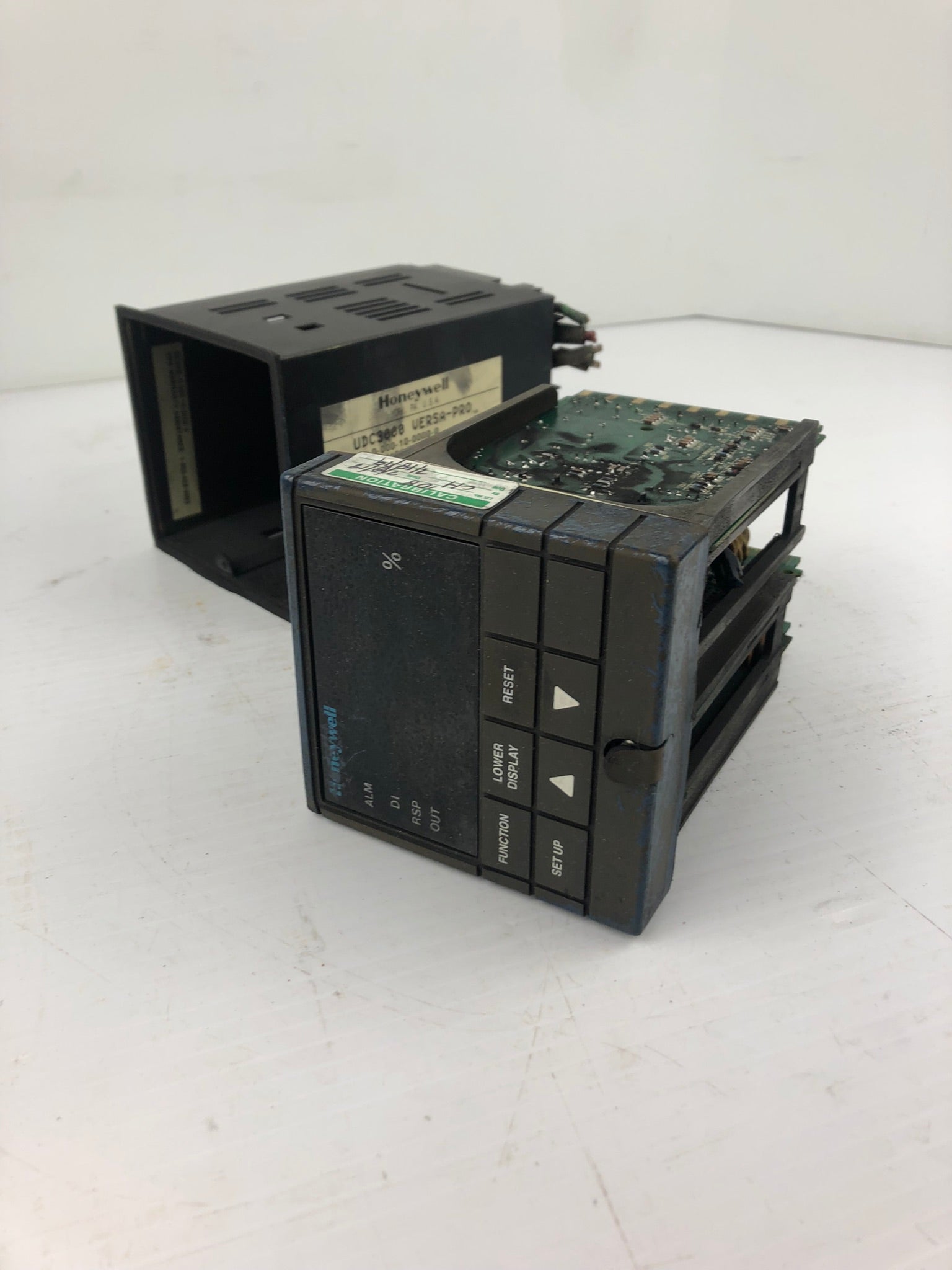 Honeywell DC300L-0-100-20-0000-0 Controller UDC3000 Versa Pro