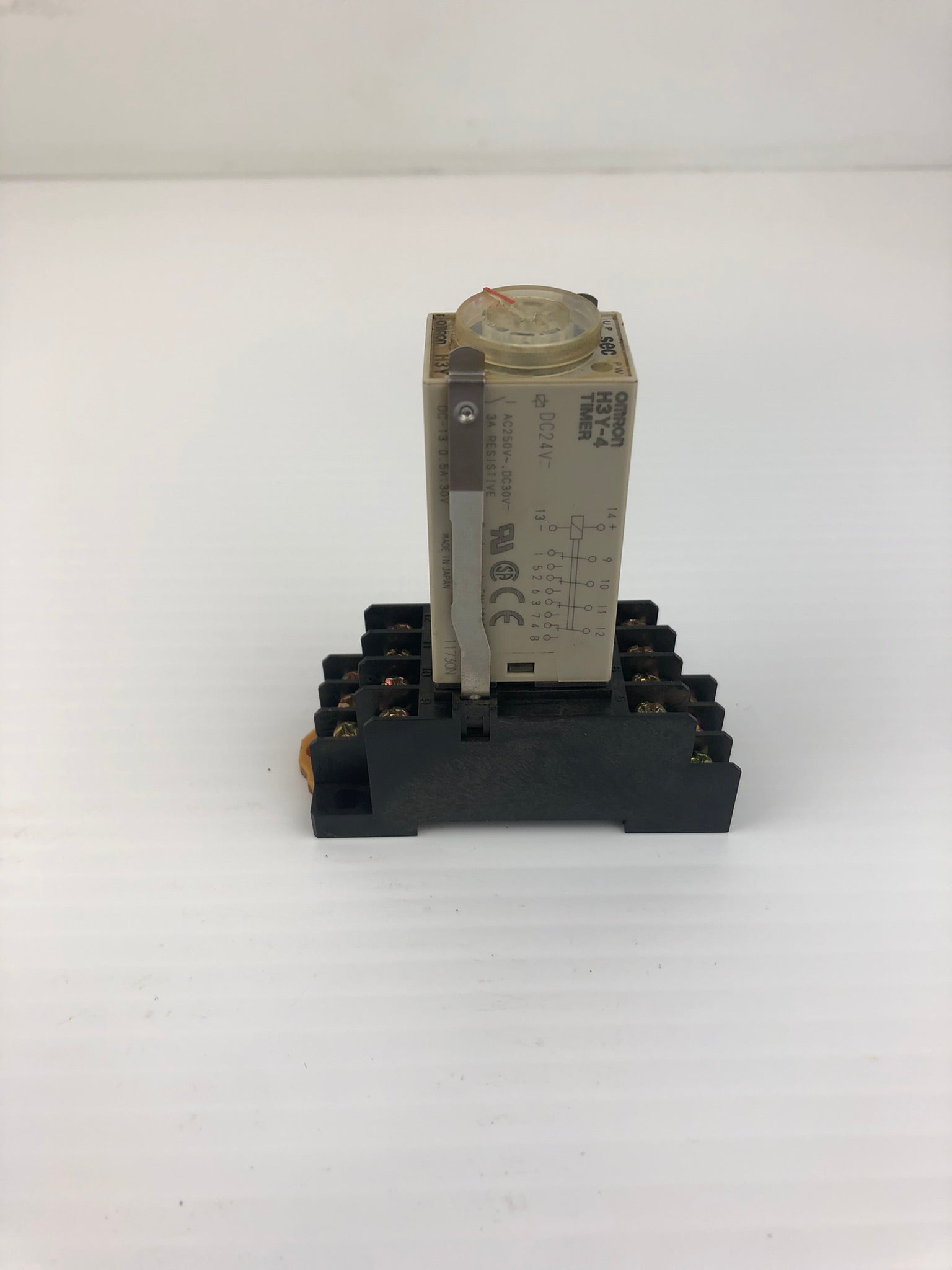 Omron H3Y-4 Timer DC24V With Base 2343YA