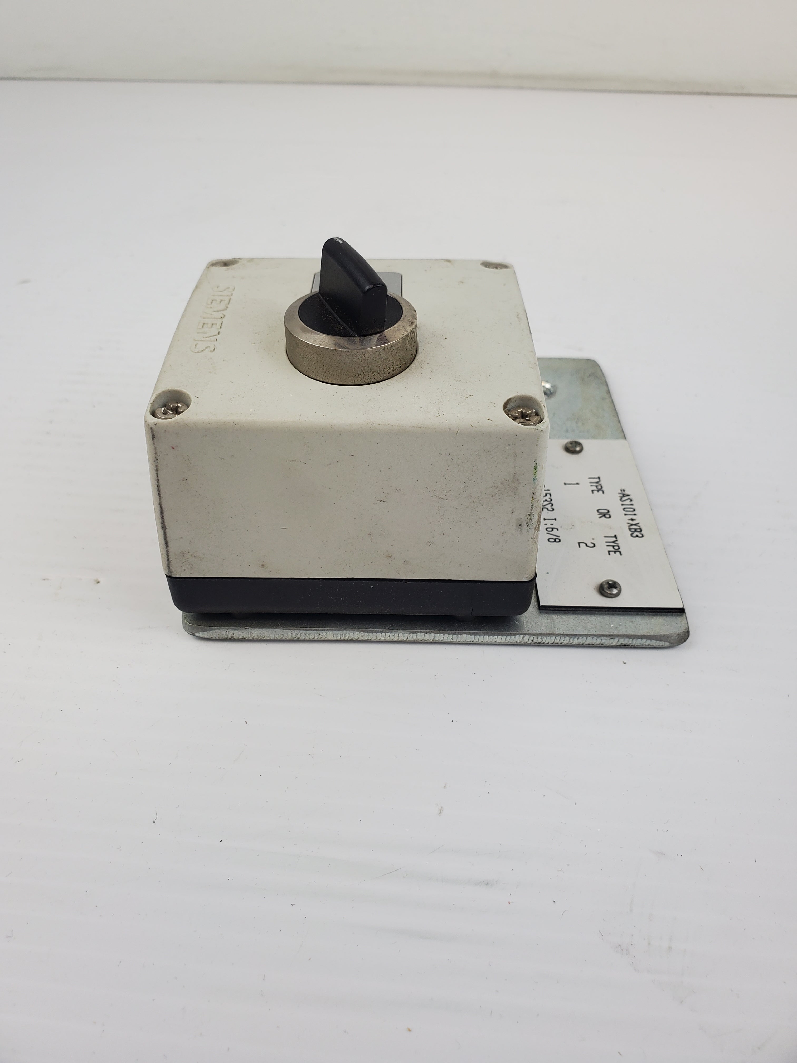 Siemens Housing One - Hole Station Enclosure With Knob