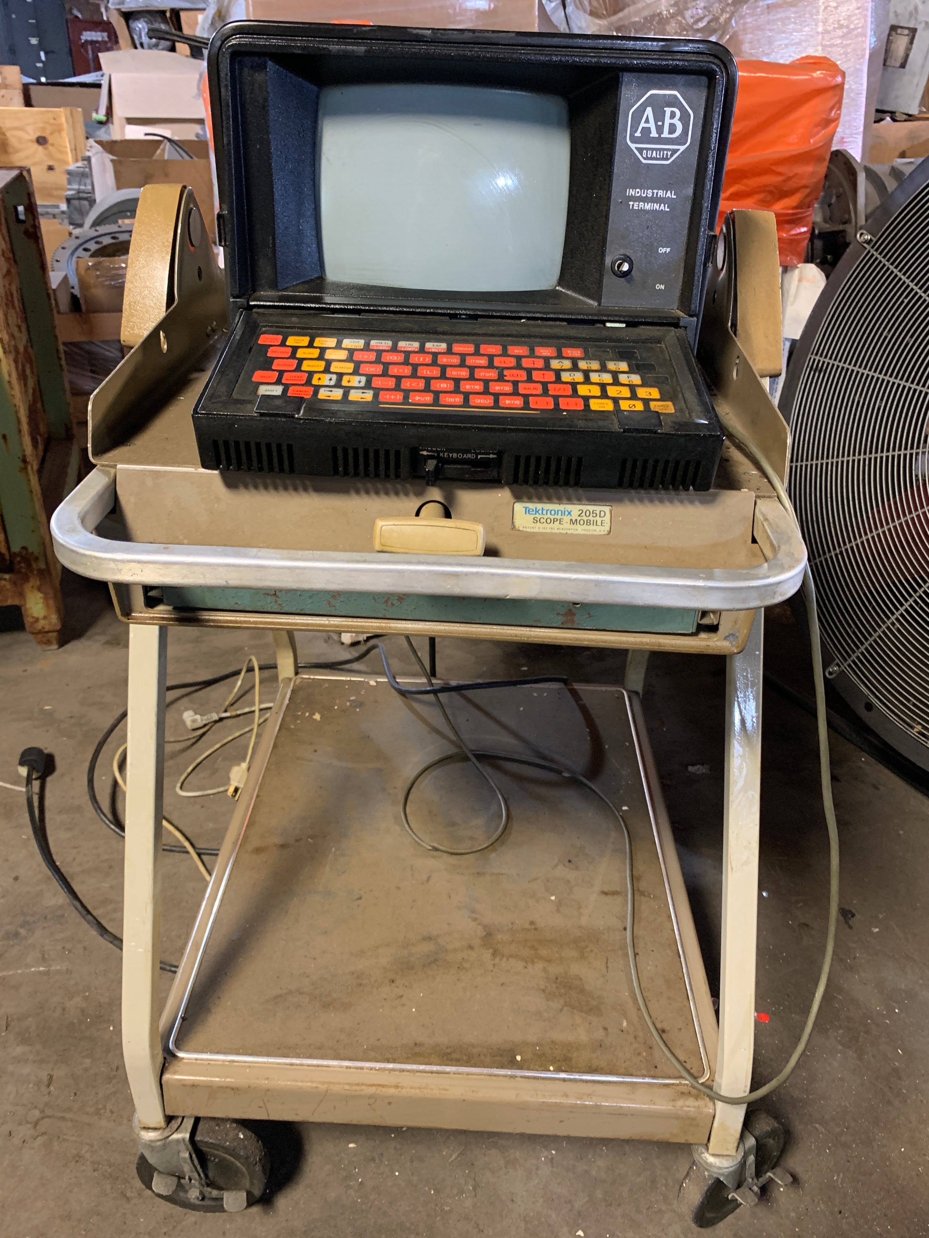 Allen-Bradley 1770-TA Industrial Terminal Monitor and Stand Tektronix 205D