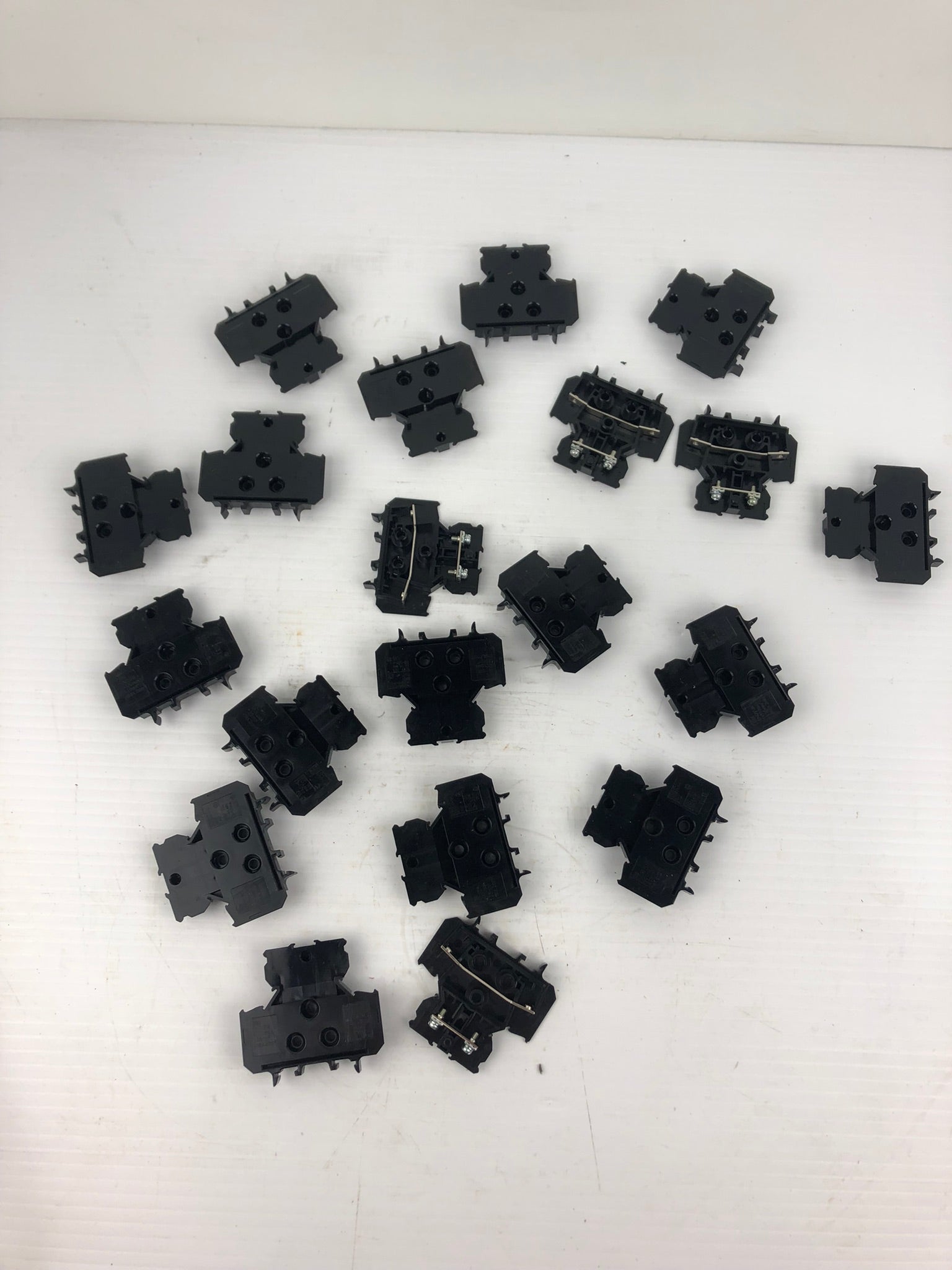 IDEC BND15W Terminal Block - Lot of 20