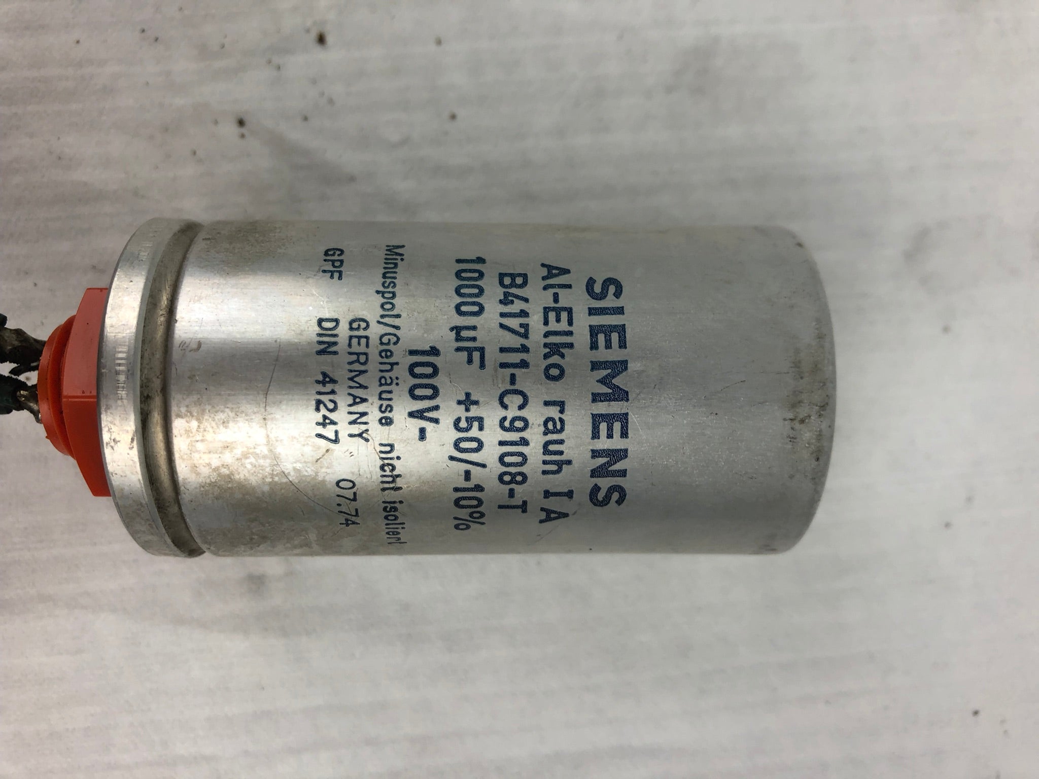 Siemens AL-ELKO RAUH IA Capacitor B41711-C9108-T