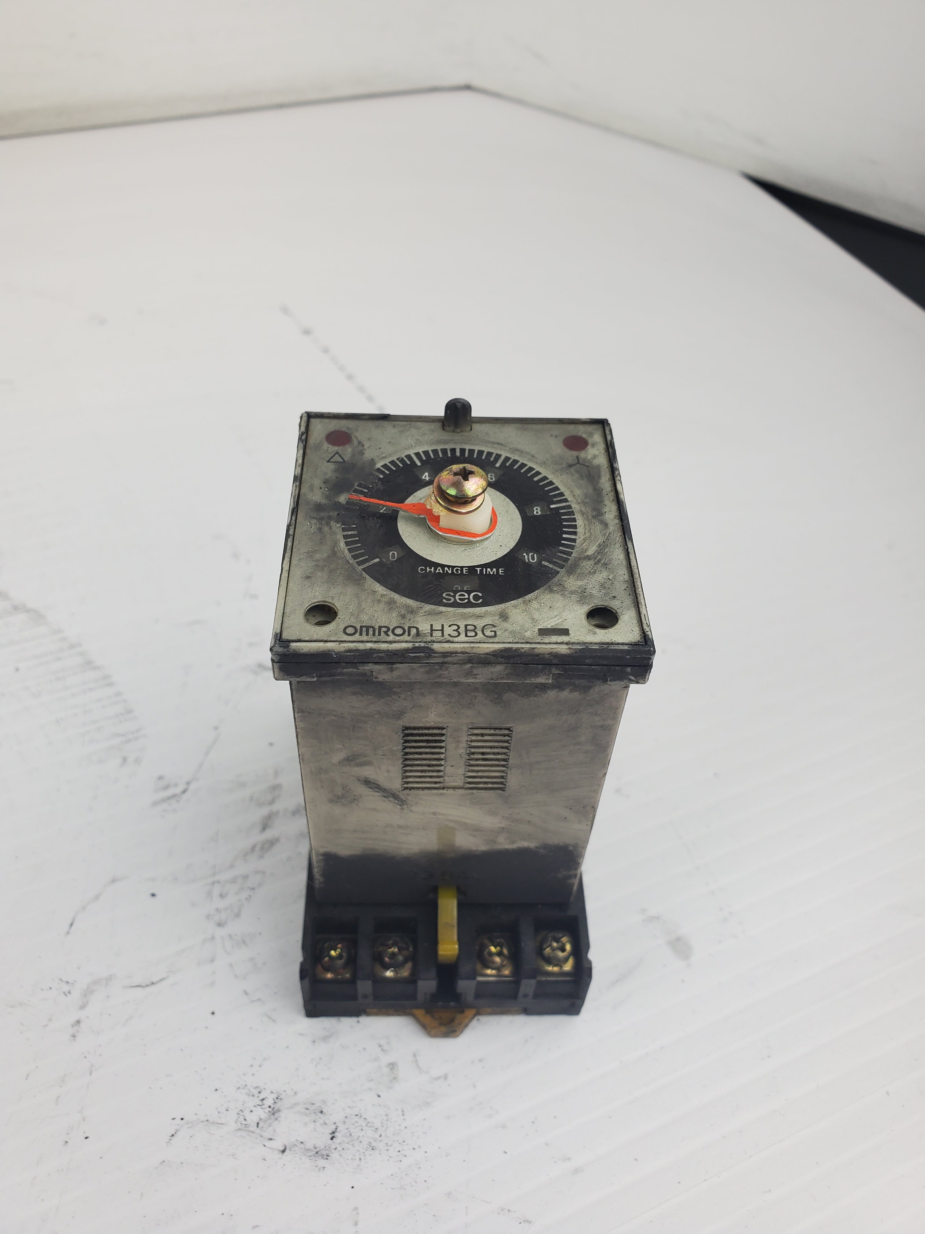 Omron H3BG-8 Timer 100/110/120VAC 50/60Hz