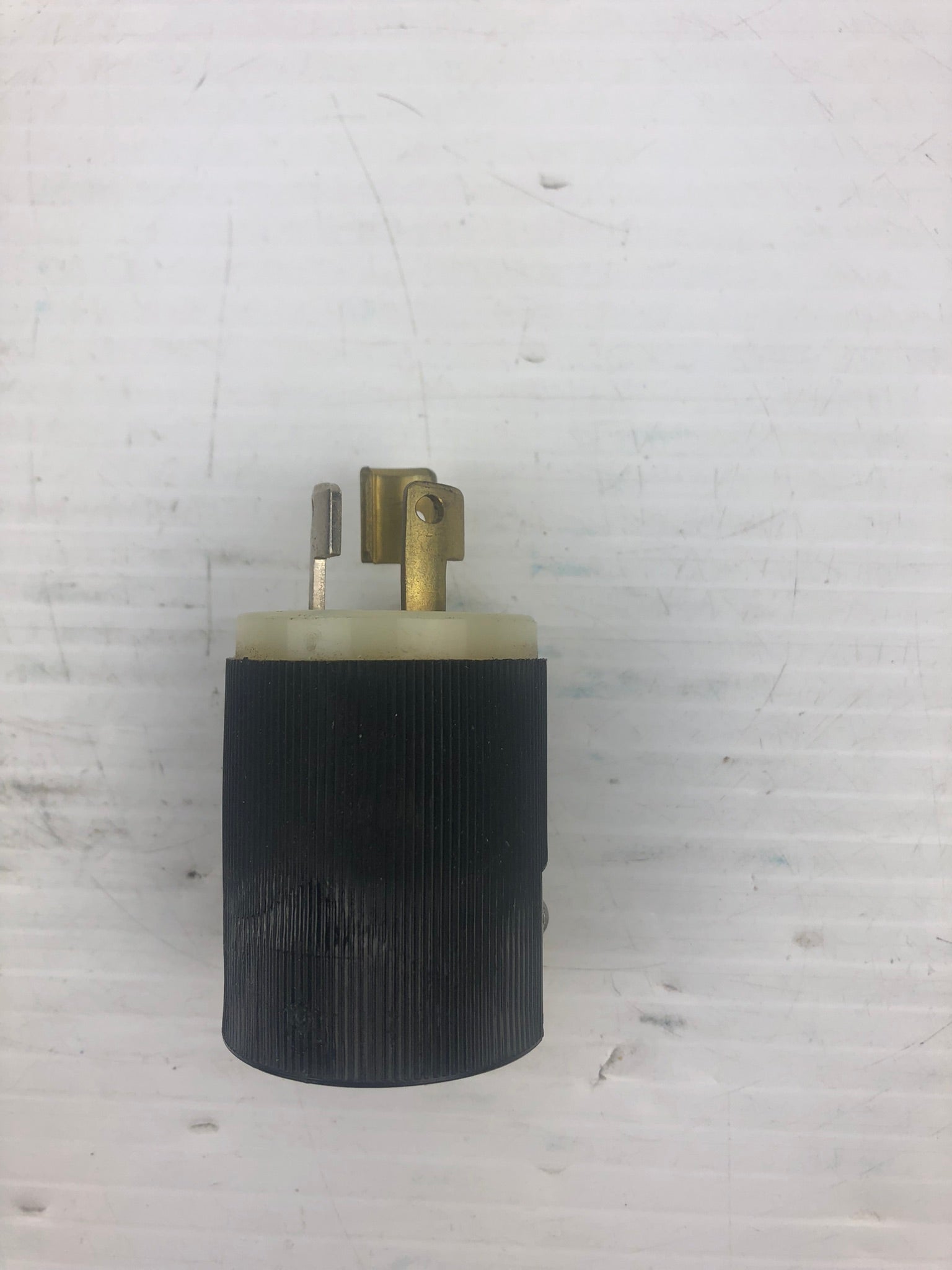 Hubbell Turn & Pull Twist Lock15A 277 VAC