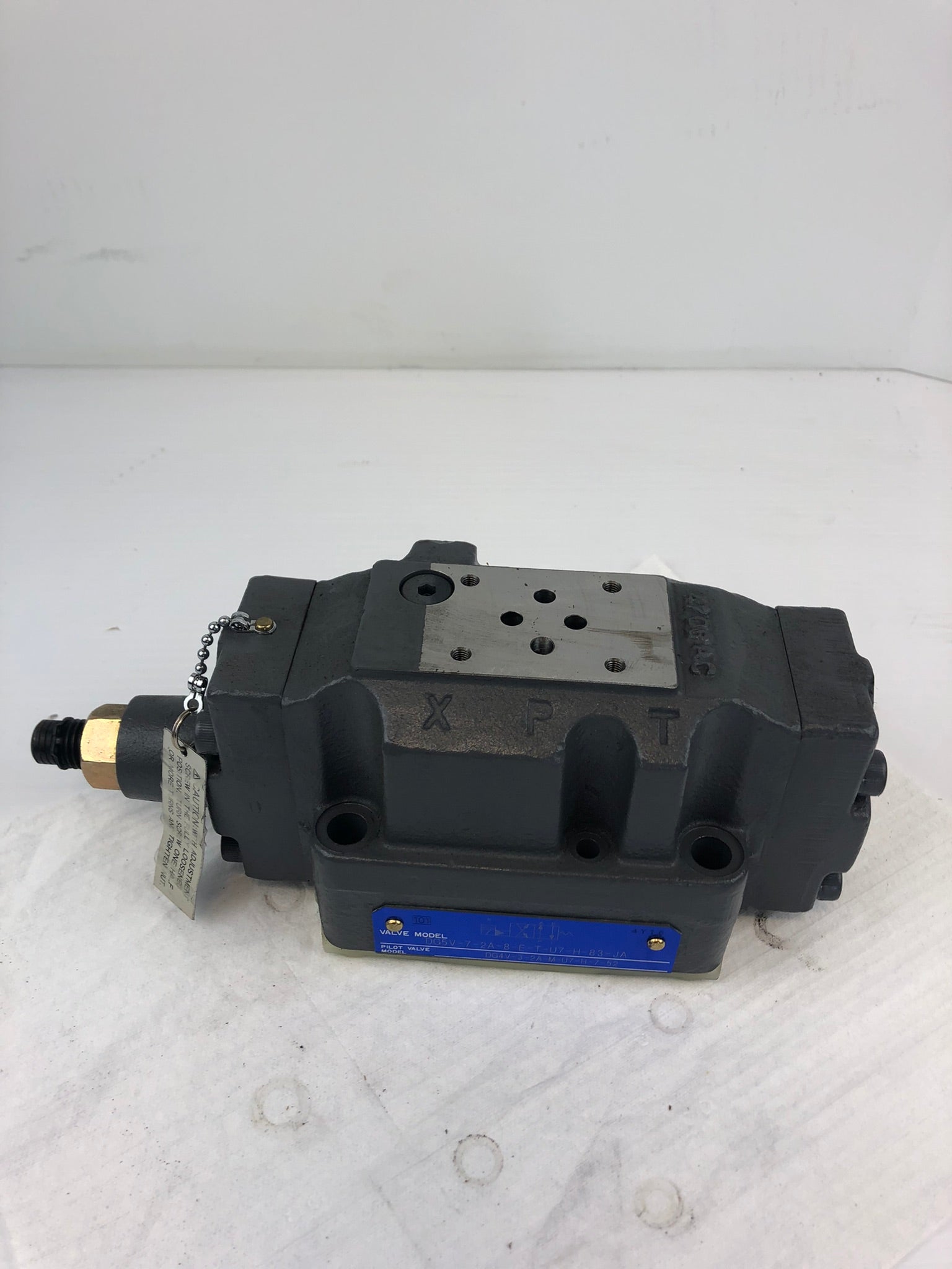 Tokimec DG5V-7-2A-8-E-T-U7-H-83-JA Directional Control Valve