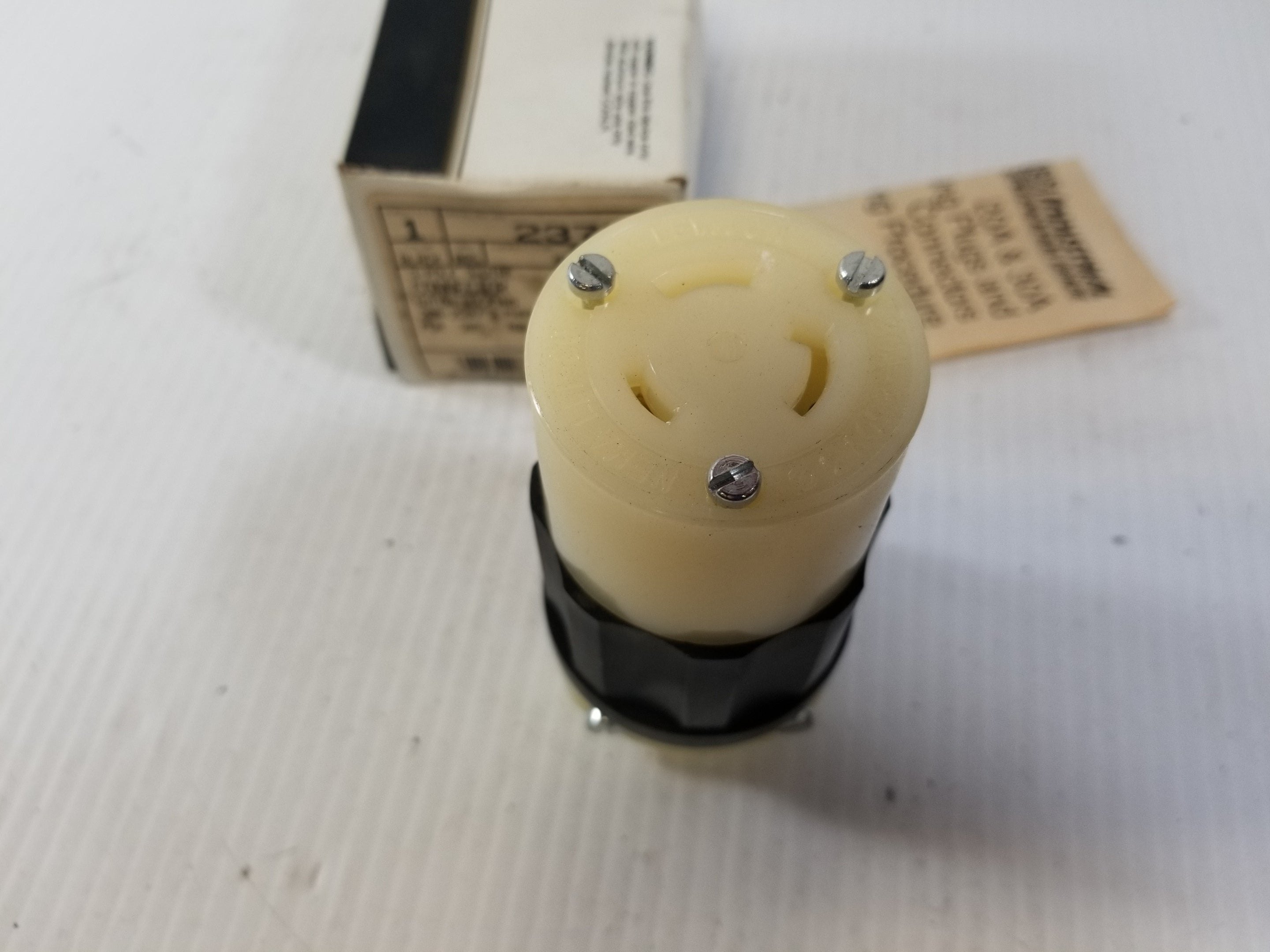 Leviton 2373 Nylon Locking Connector 3P3W 20A