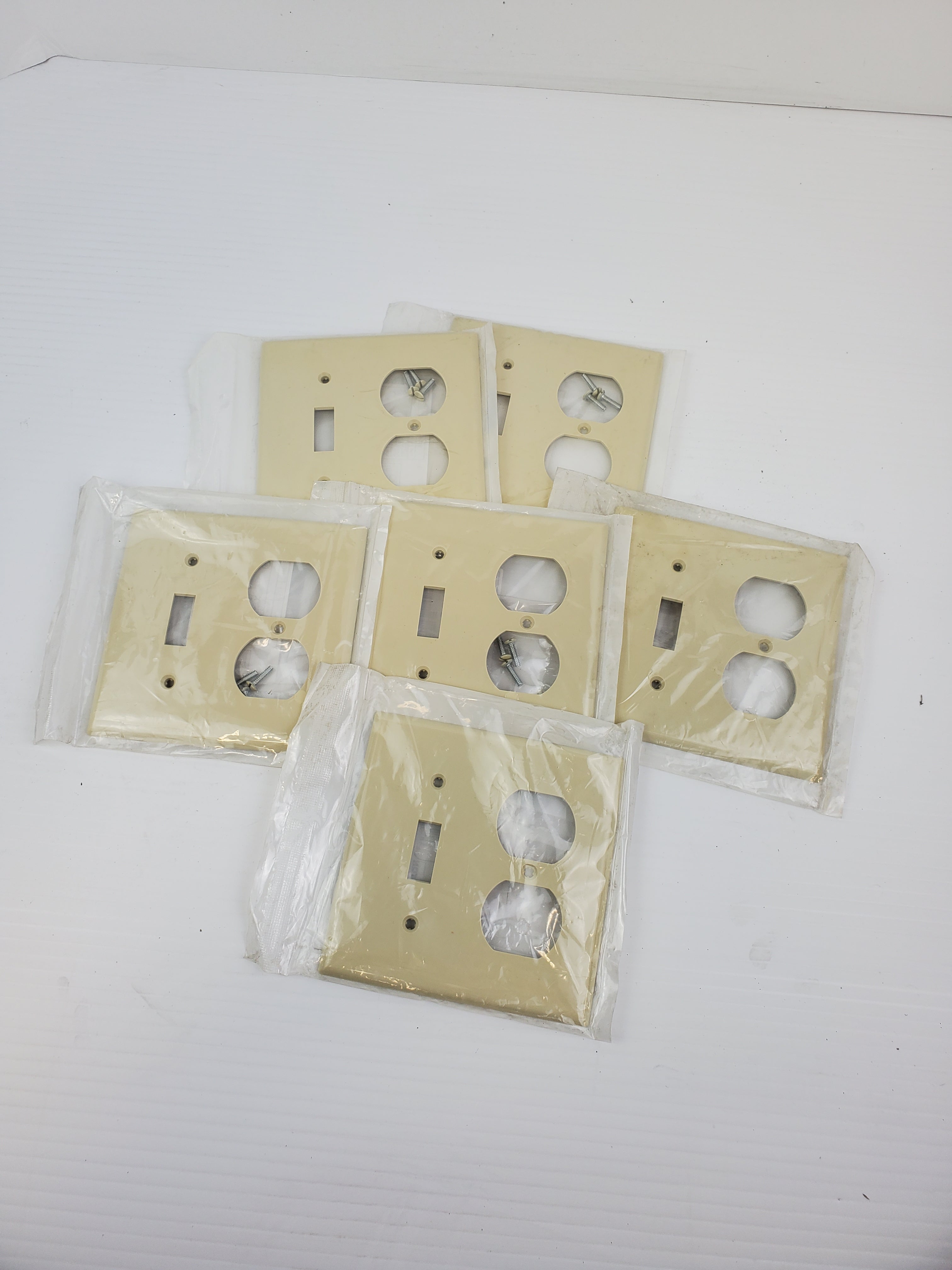 Leviton Ivory 2G Toggle/Duplex Wallplate Thermoplastic 80705-I (Lot of 6)