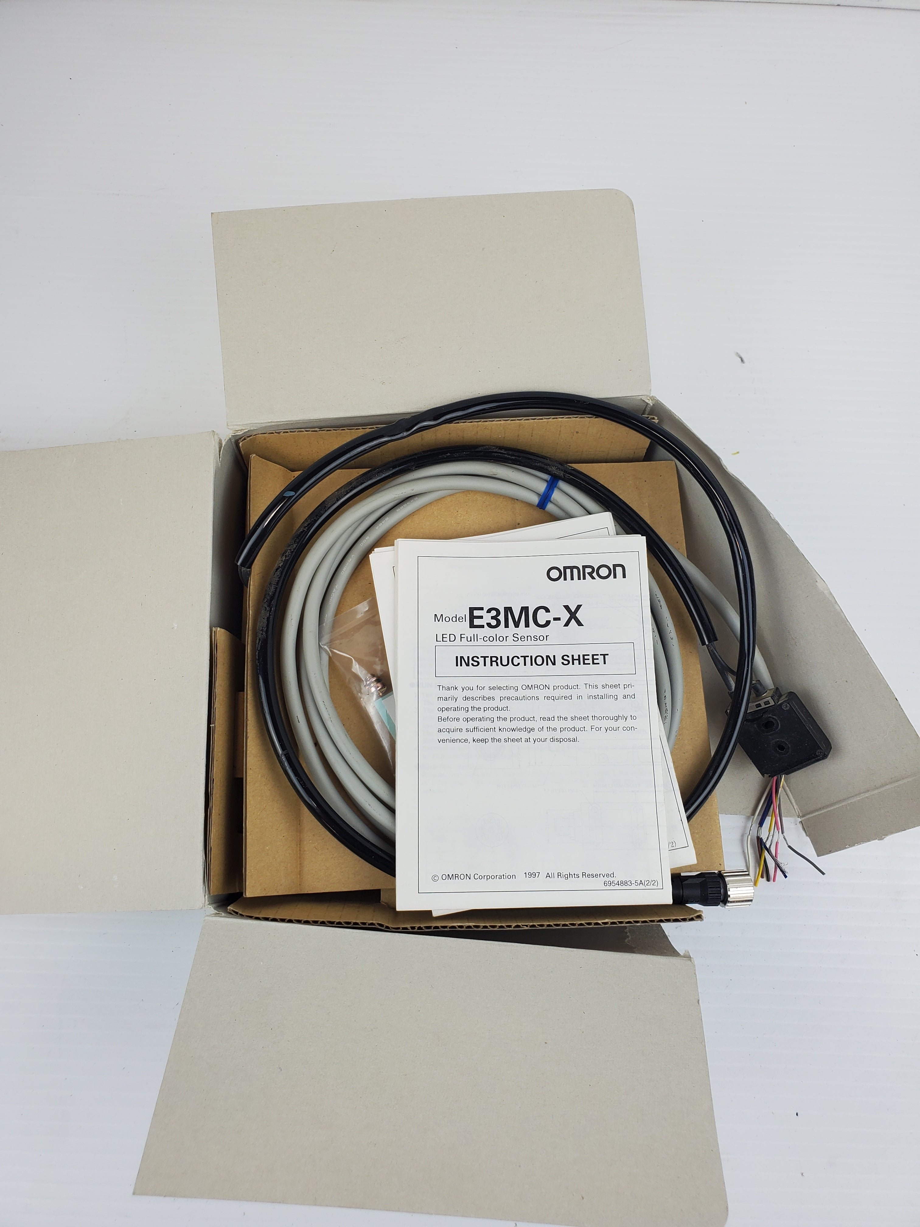 Omron E3MC-X11 LED Full Color Sensor E3MCX11