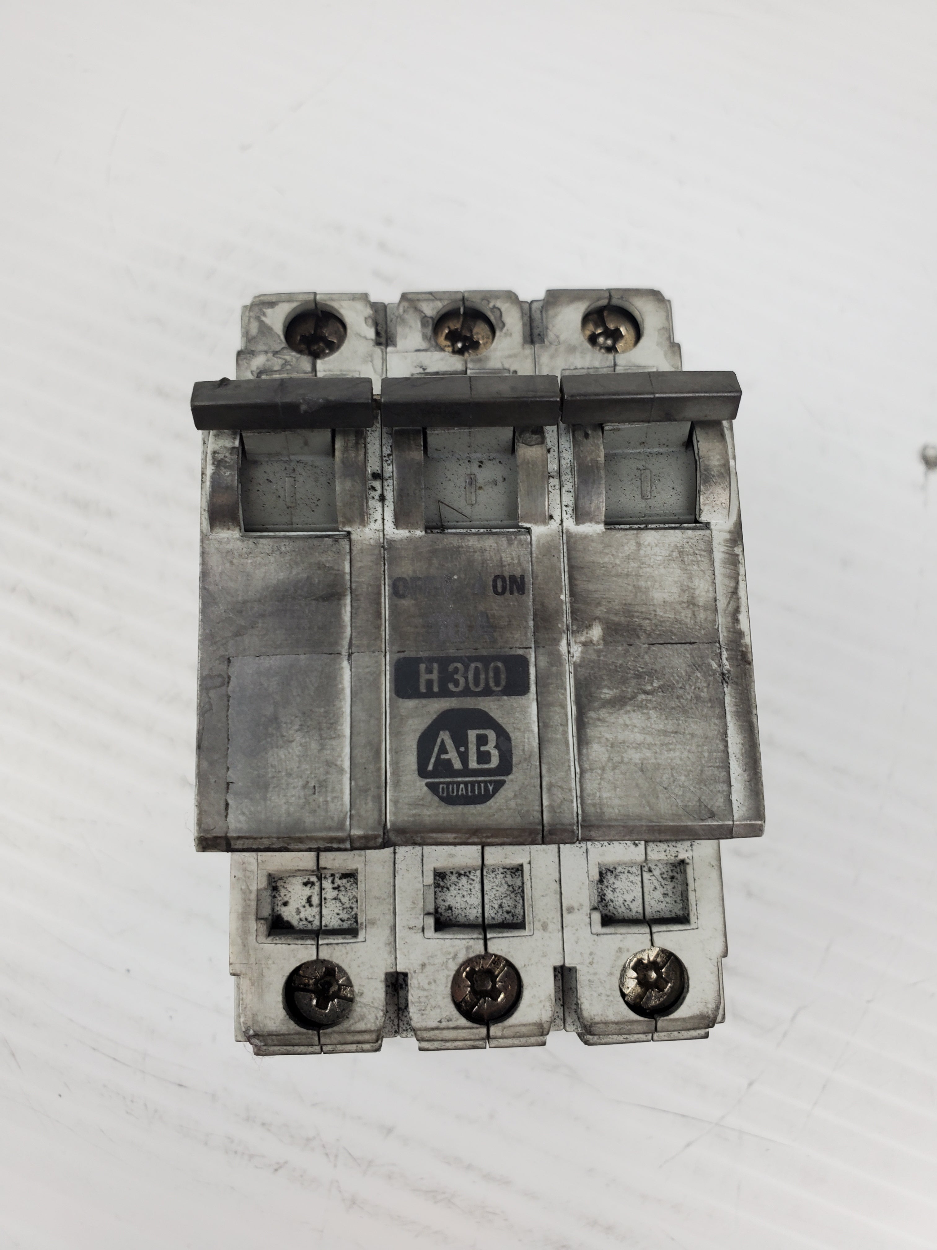 Allen-Bradley 1492-CB3 H300 Series B 30A Circuit Breaker