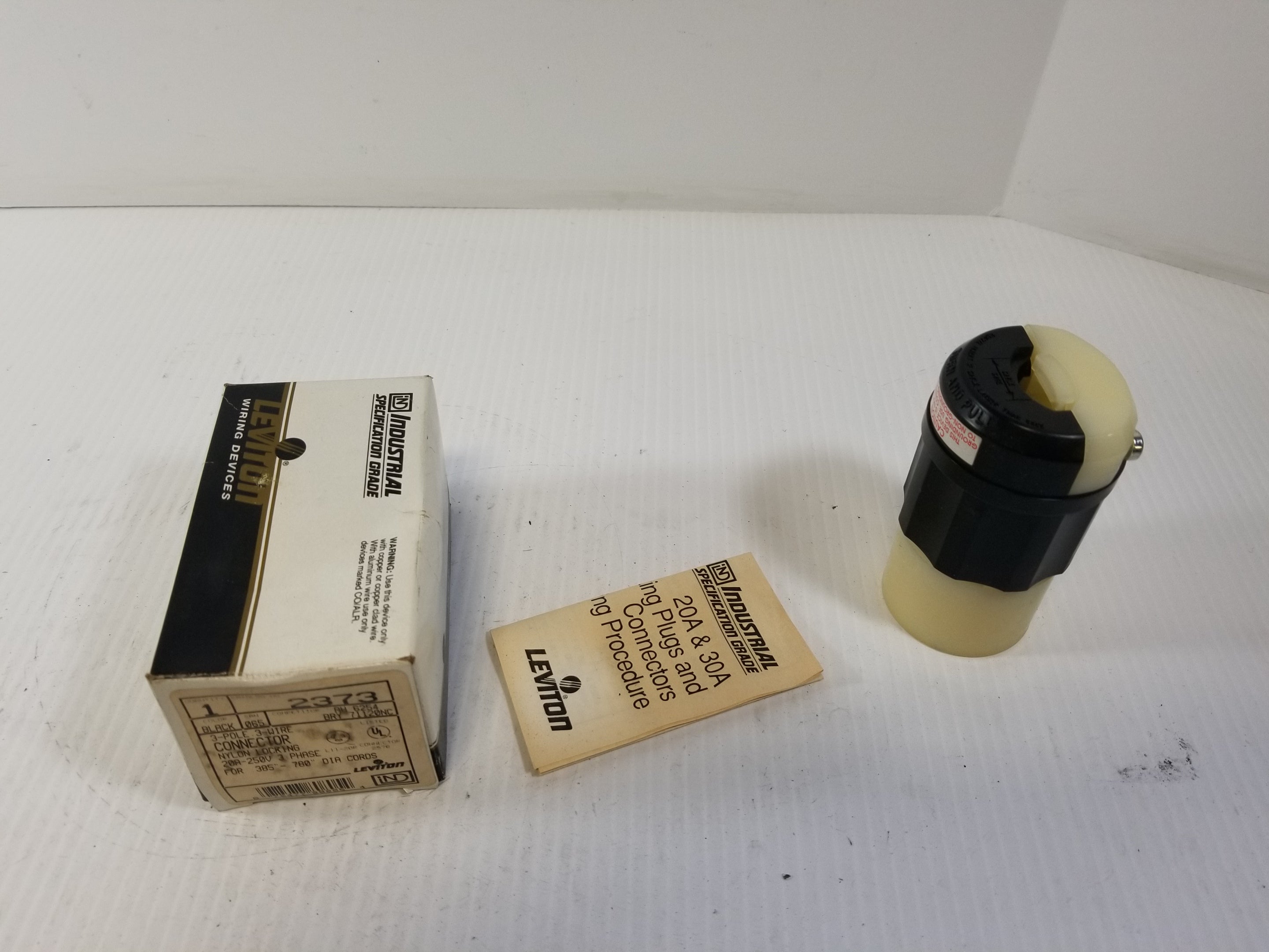 Leviton 2373 Nylon Locking Connector 3P3W 20A