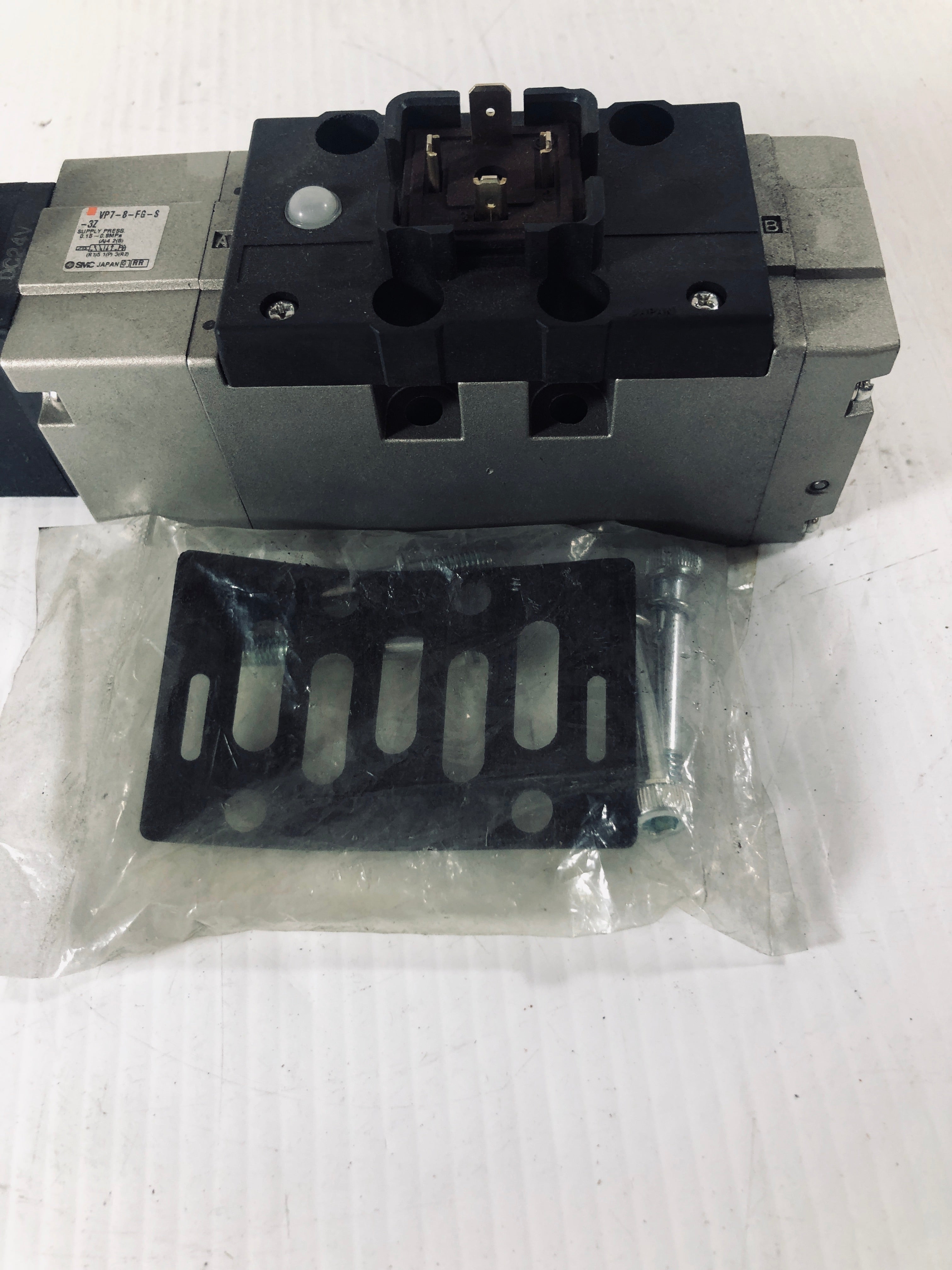 SMC Solenoid Valve VP7-8-FG-S-3Z