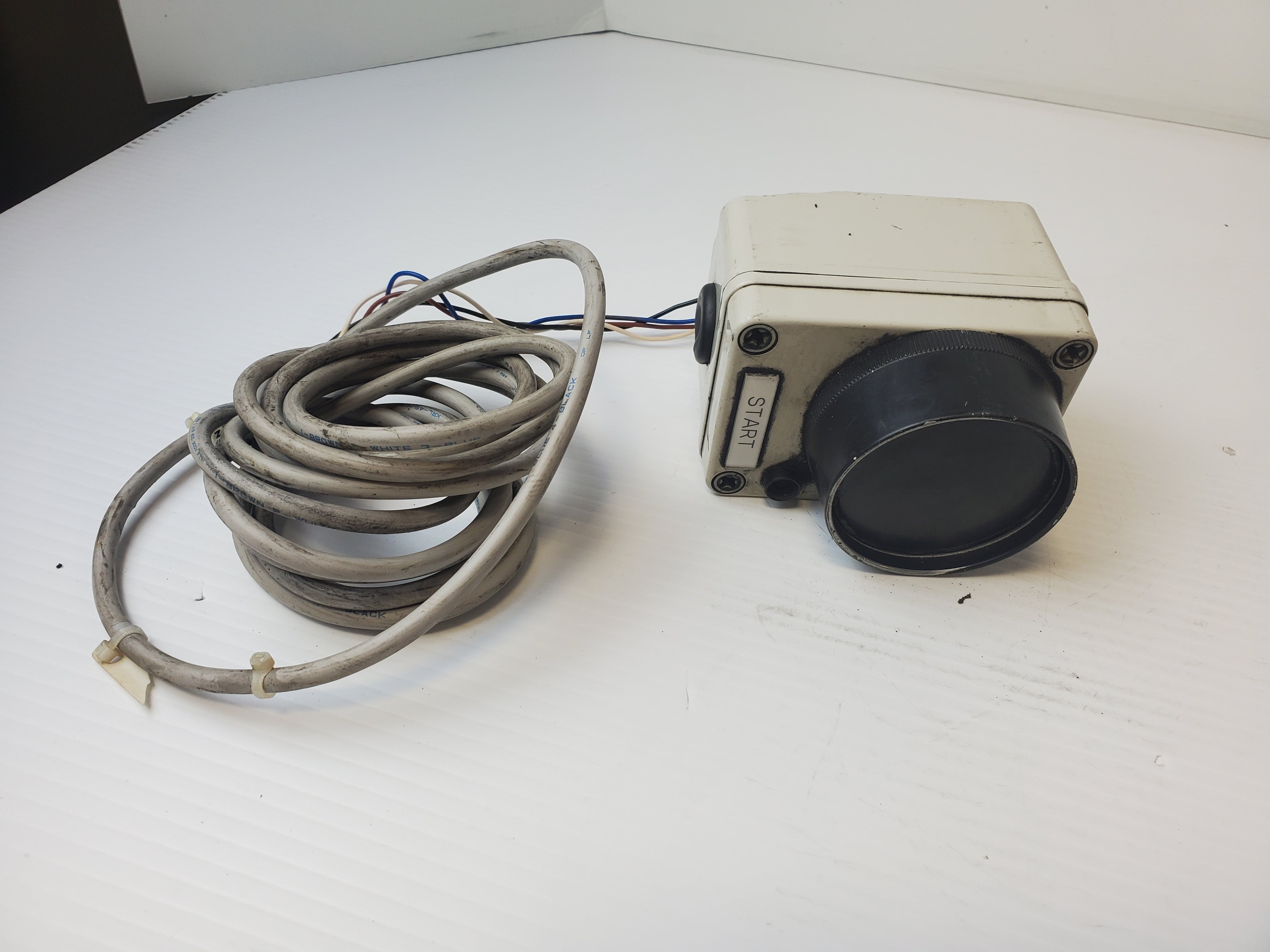 Industrial Push Button Switch Black Safety Pushbutton With Cable