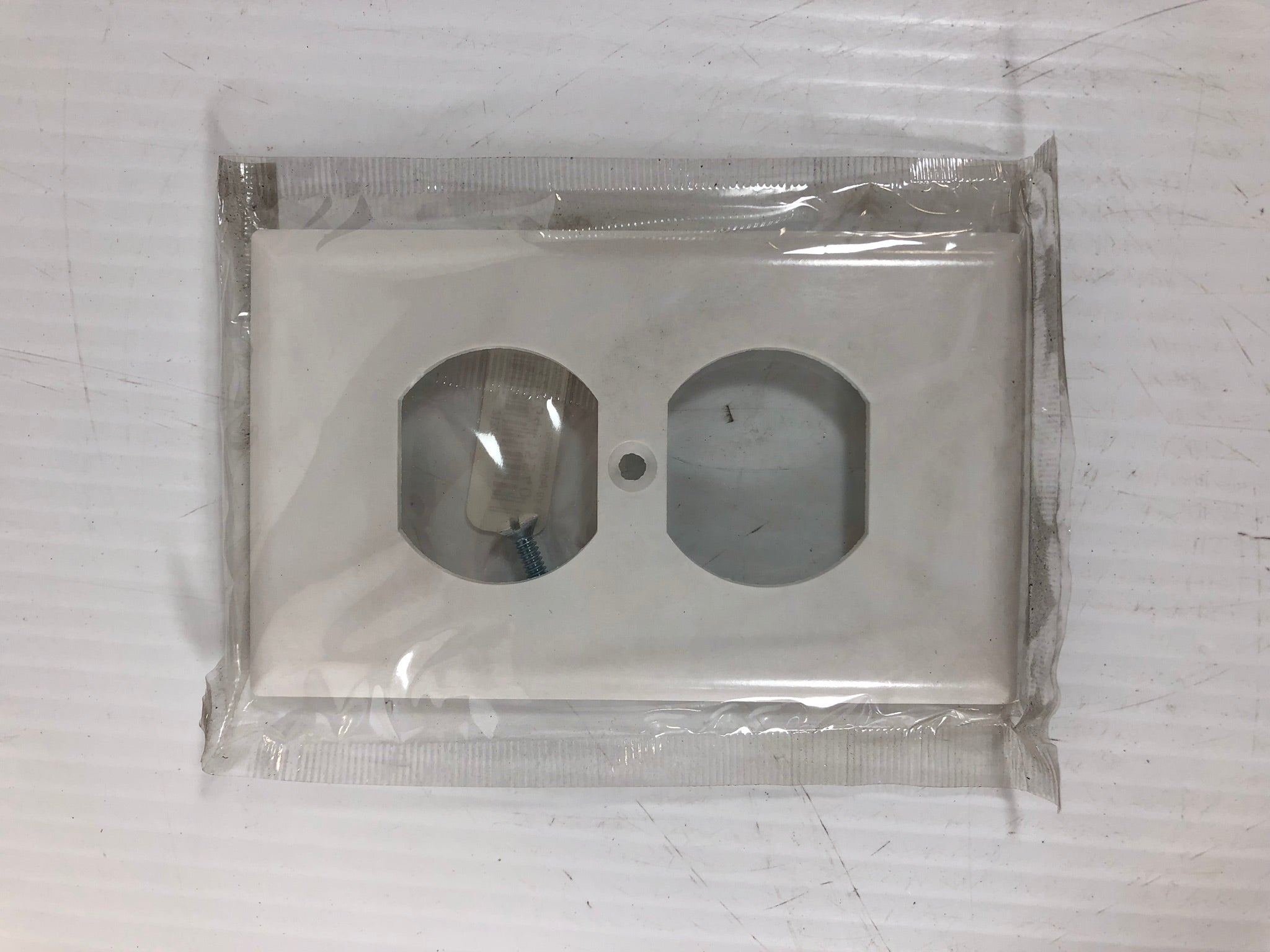 Box of 50 Cooper Wiring Outlet Covers Plastic White Standard Duplex Wall Plate