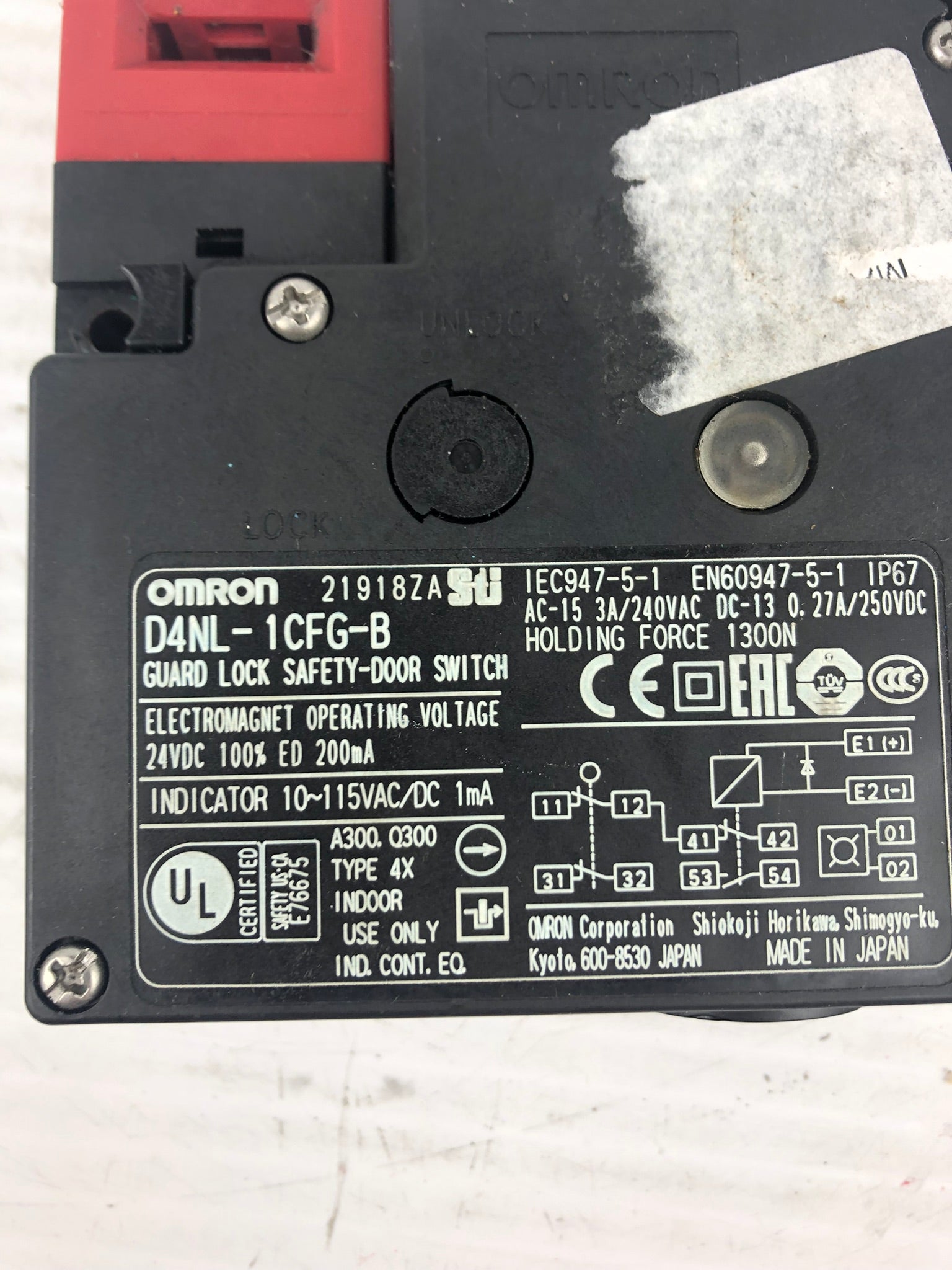 Omron D4NL-1CFG-B Guard Lock Safety-Door Switch 24VDC 100% ED 200mA 21918ZA