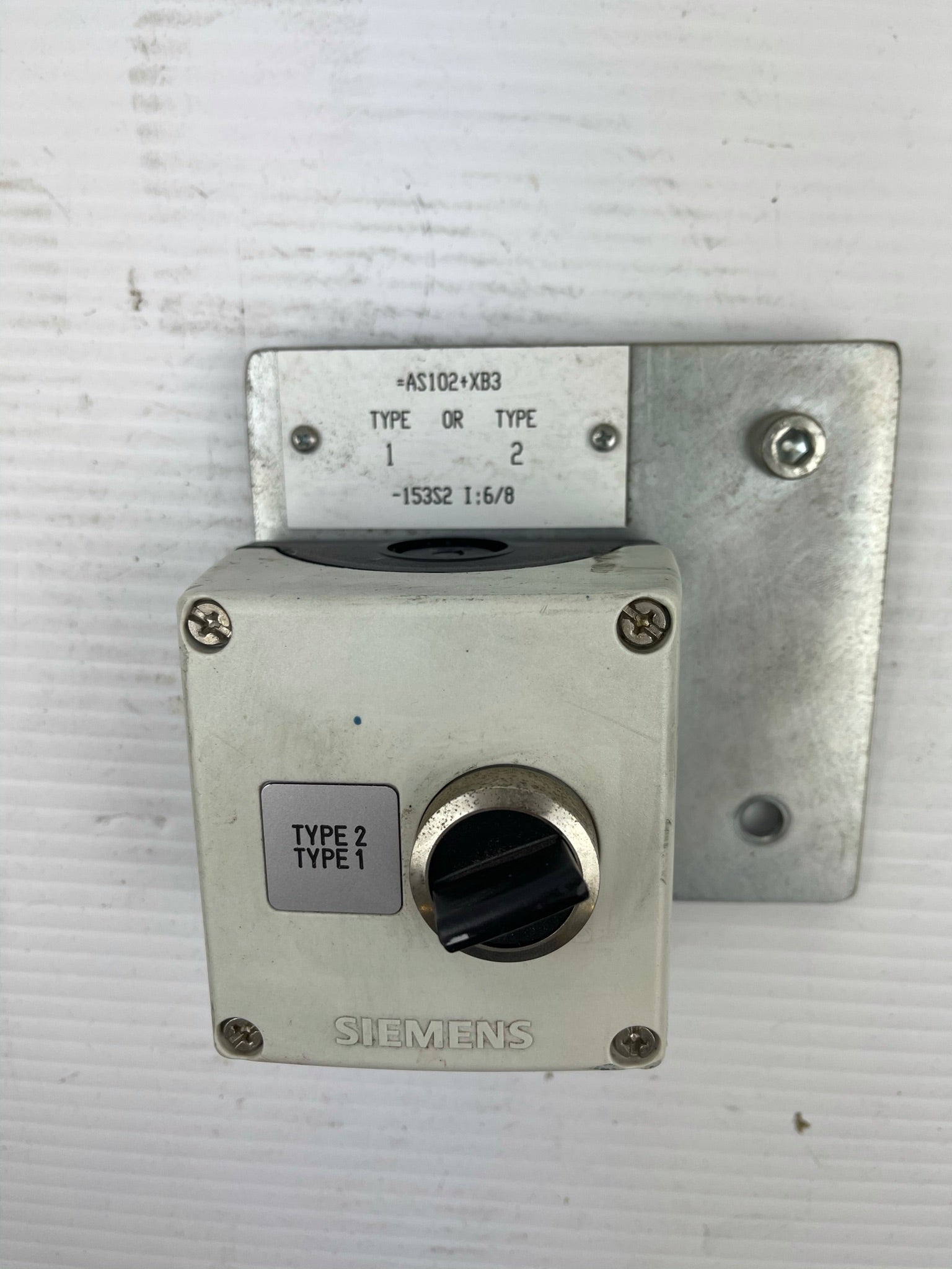Siemens 2 Position Knob on Plastic Enclosure Box PG 16