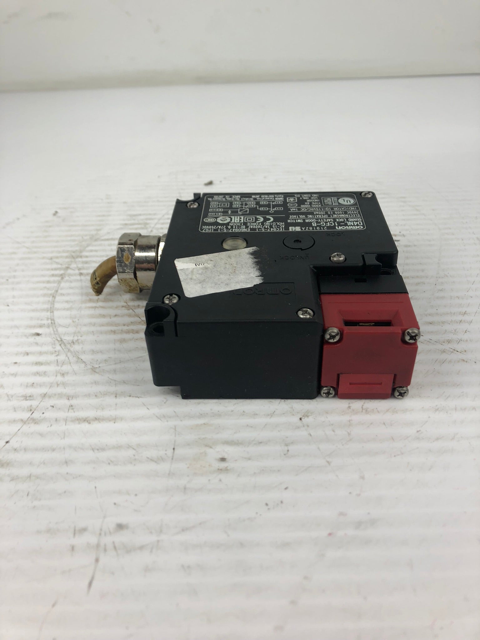 Omron D4NL-1CFG-B Guard Lock Safety-Door Switch 24VDC 100% ED 200mA 21918ZA