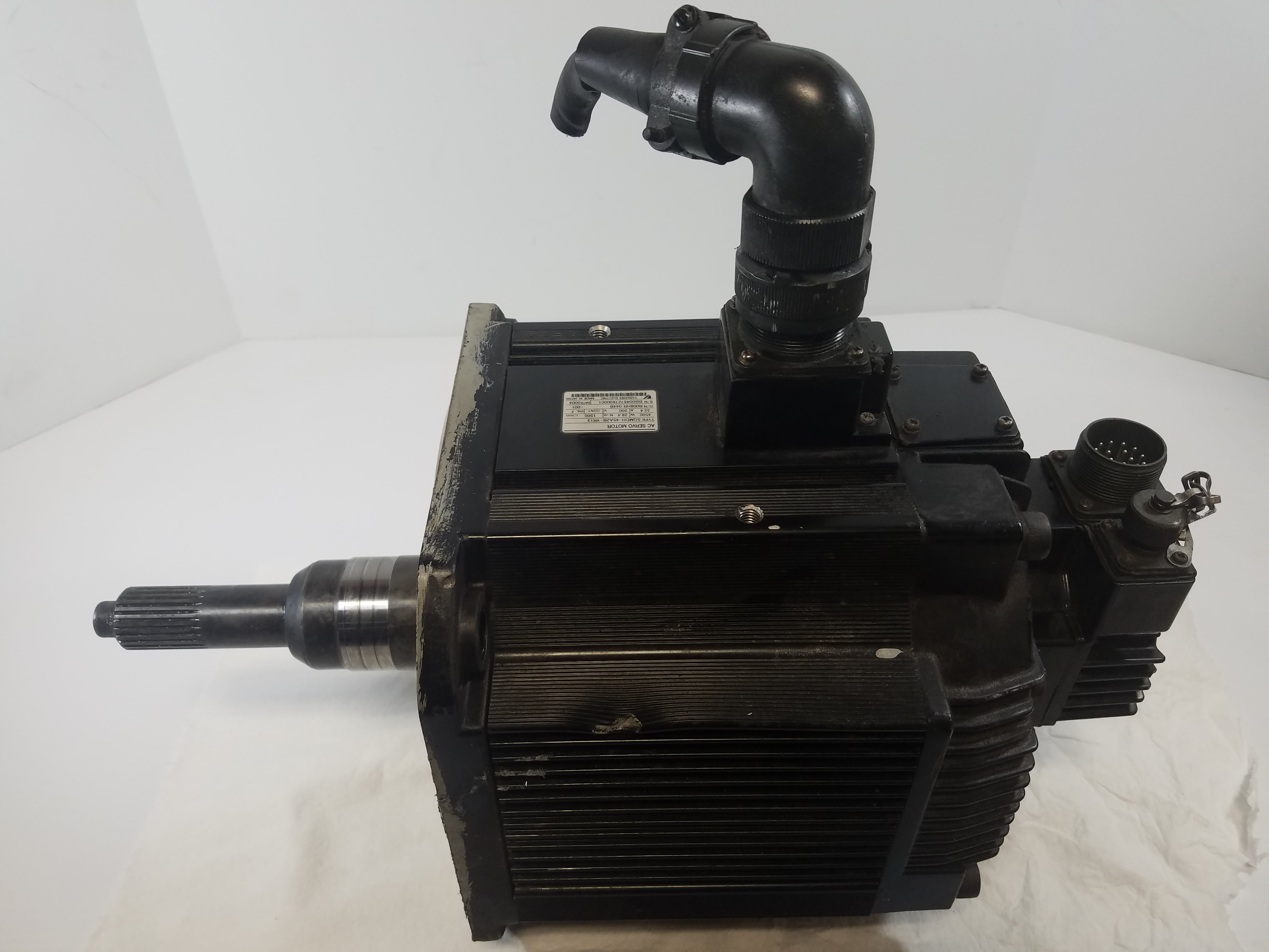 Yaskawa SGMDH-45A2B-YR13 AC Servo Motor 4500W 1500r/min