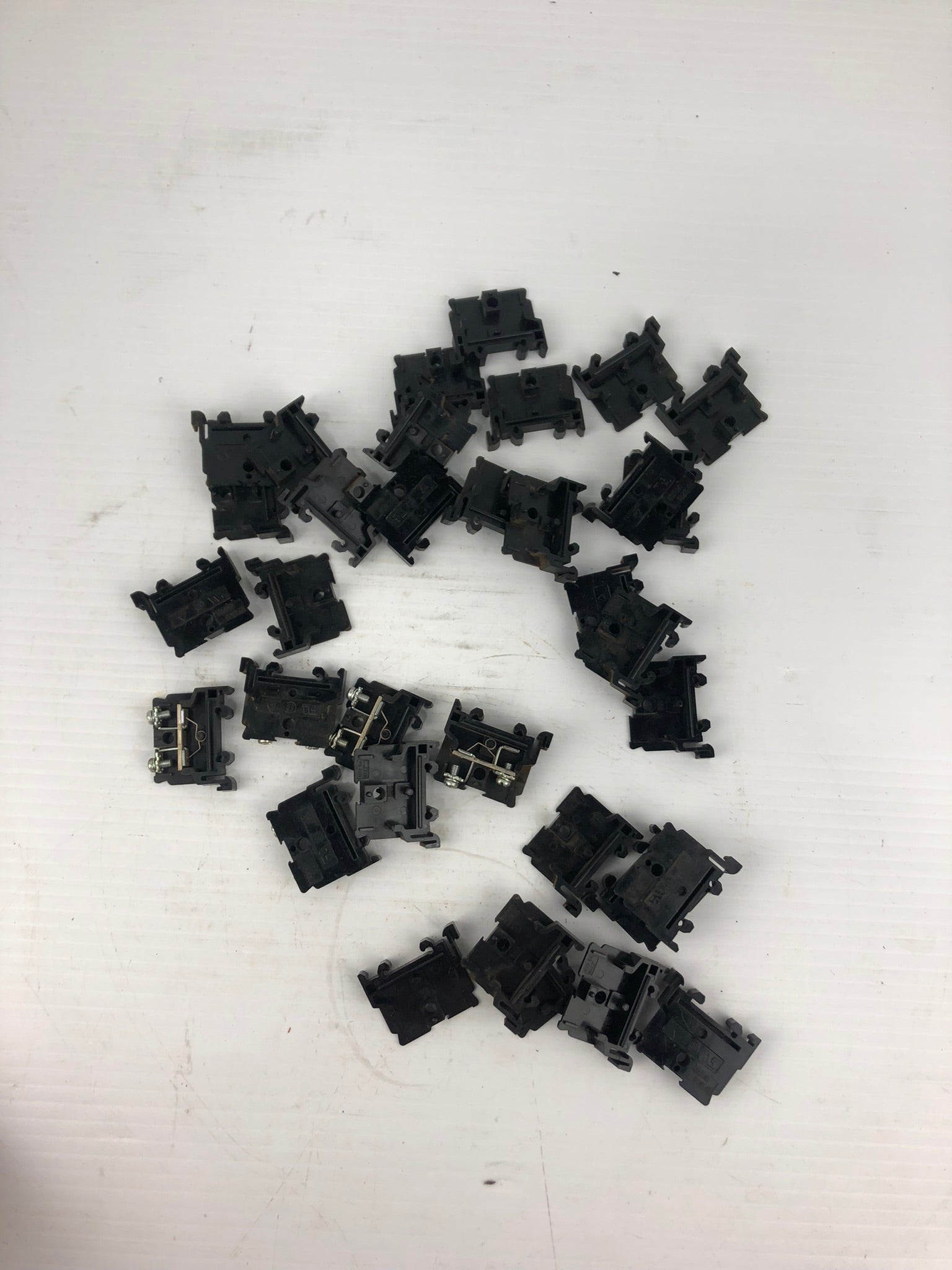Yoshida Electric UK15 Terminal Block - Lot of 35