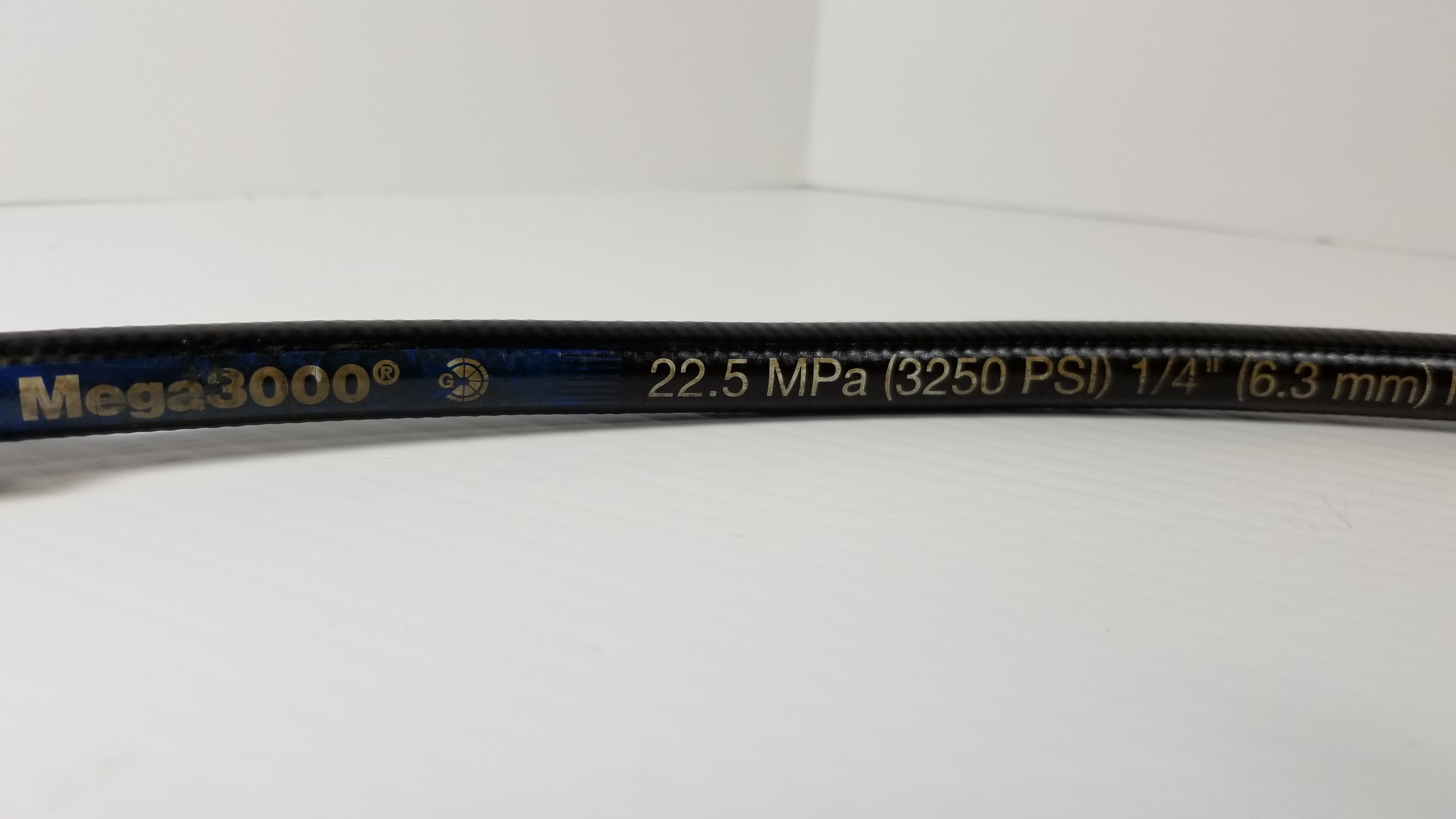 Gates Mega 3000 Hydraulic Hose 26-1/2" long x 1/4" Flame Resistant