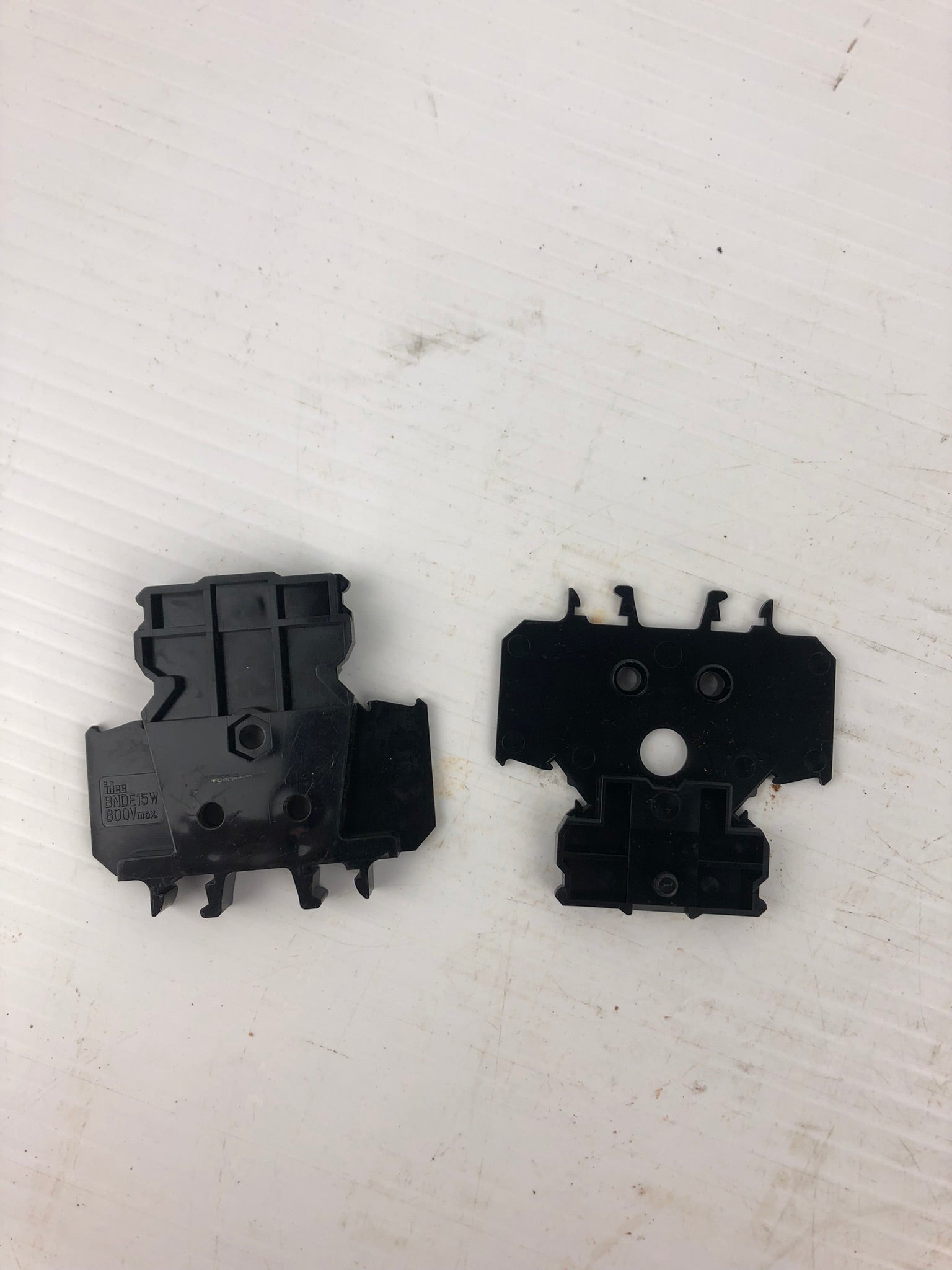 IDEC BNDE15W & BNDE15W2 Terminal Block Ends - Lot of 2