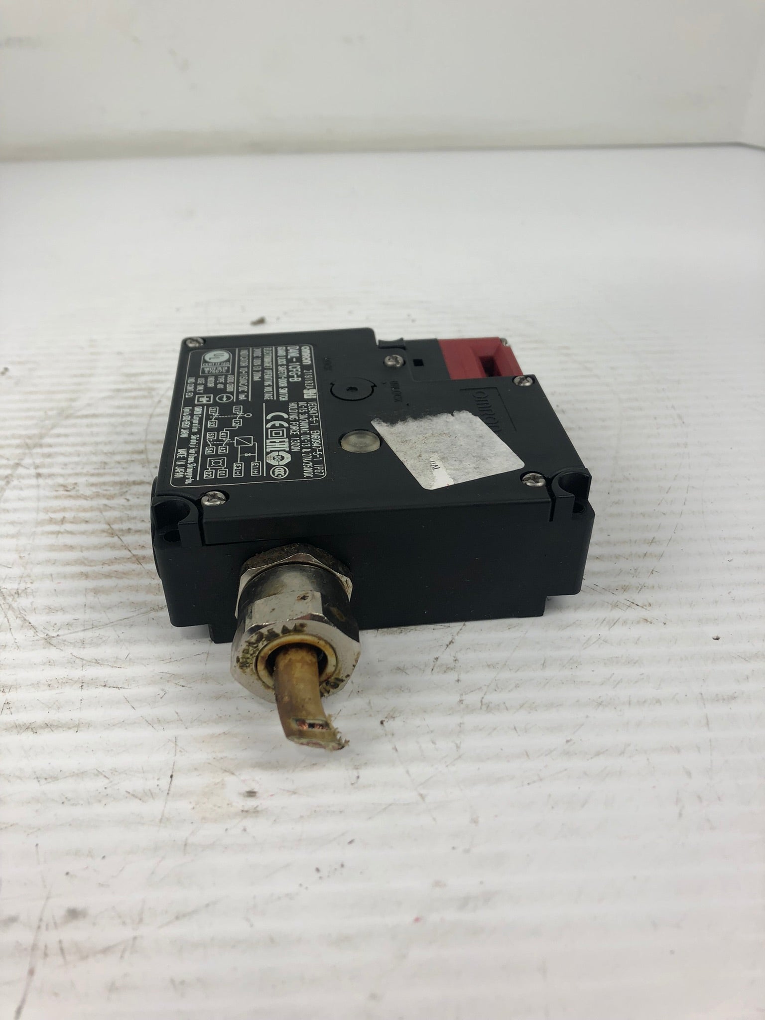 Omron D4NL-1CFG-B Guard Lock Safety-Door Switch 24VDC 100% ED 200mA 21918ZA