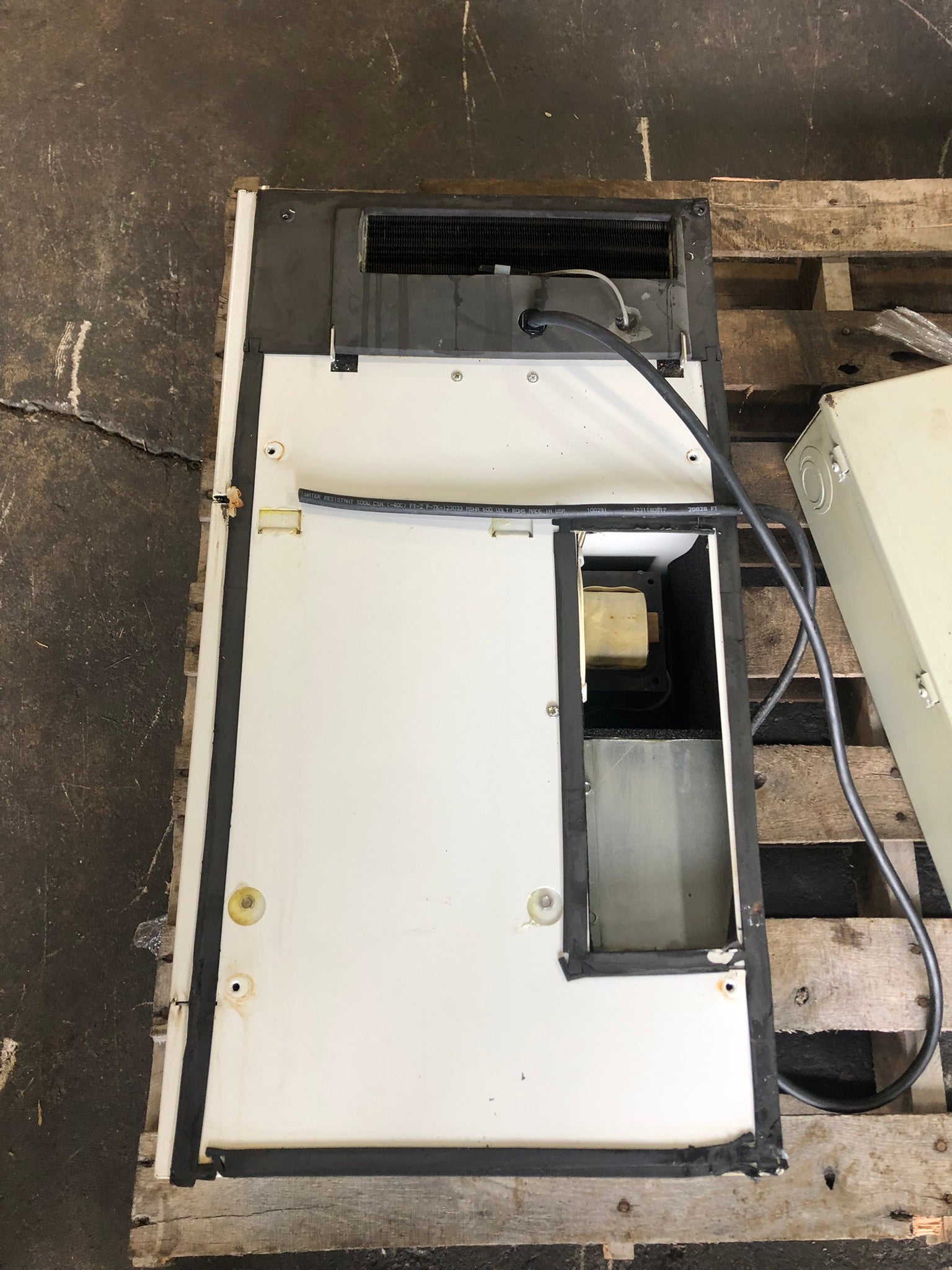 nVent CR290465G003 Electronic Enclosure Air Conditioner 200V 50/60Hz 1 Phase