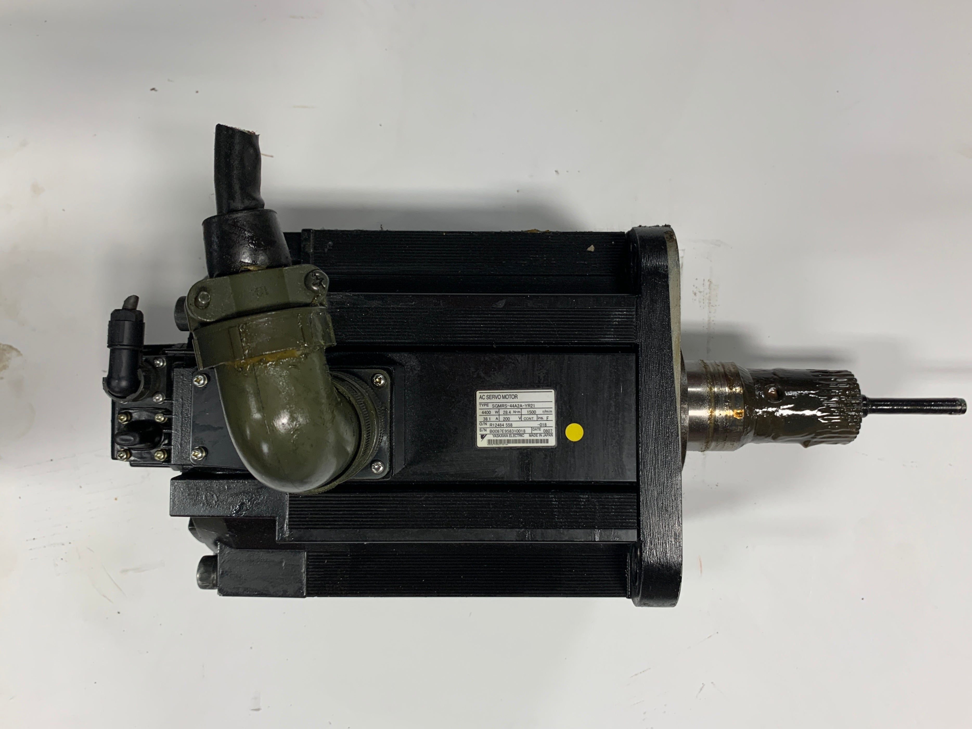 Yaskawa SGMRS-44A2A-YR21 Servo Motor