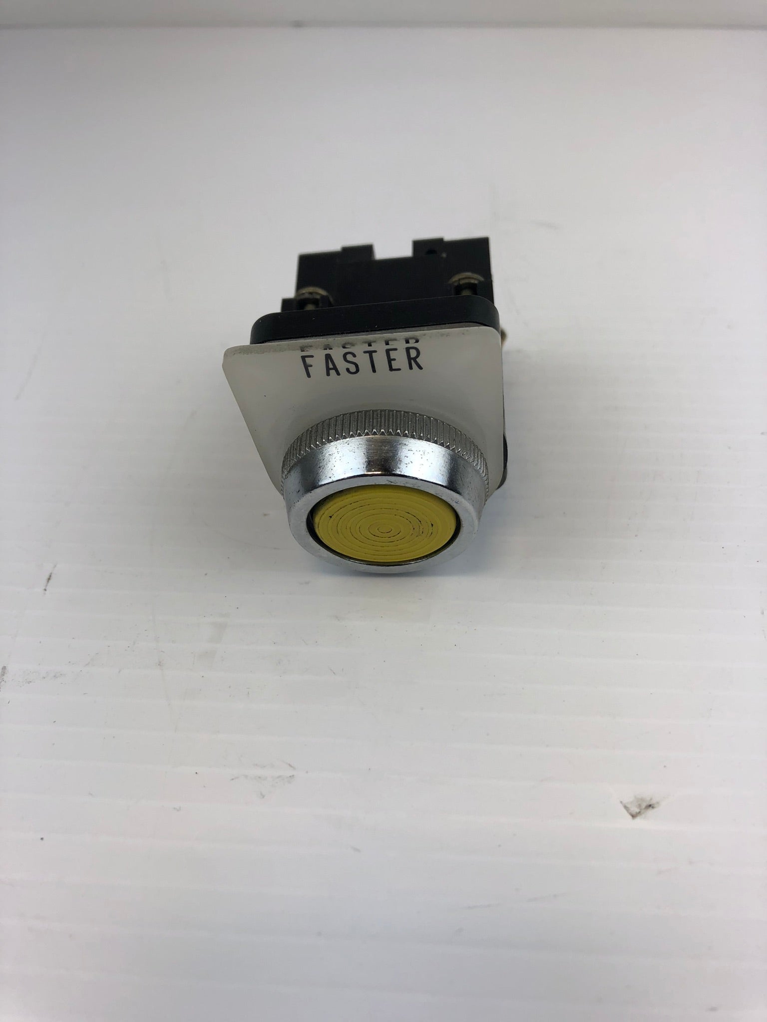 Fuji 70C-IA Pushbutton Yellow 600VAC "Faster"