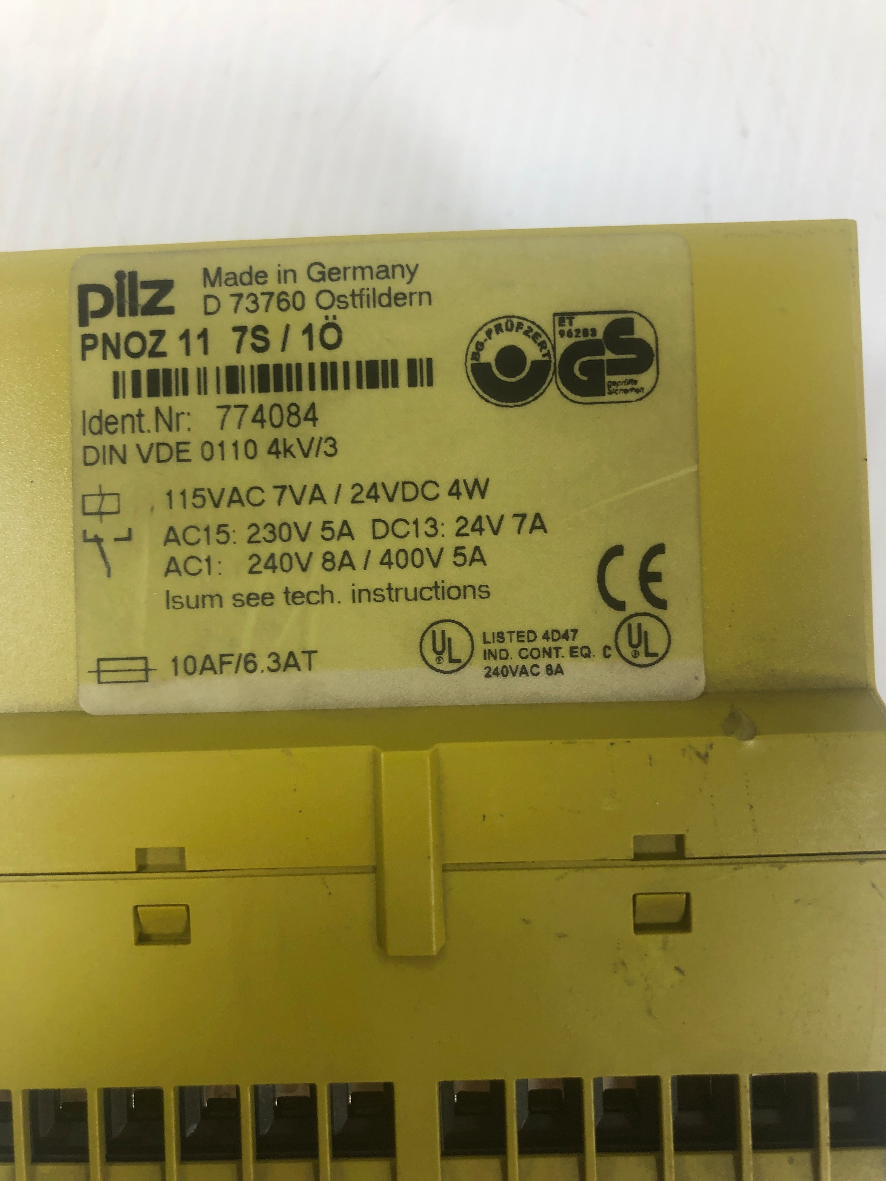 Pilz PNOZ 11 7S / 10 774084 D 73760 Safety Relay