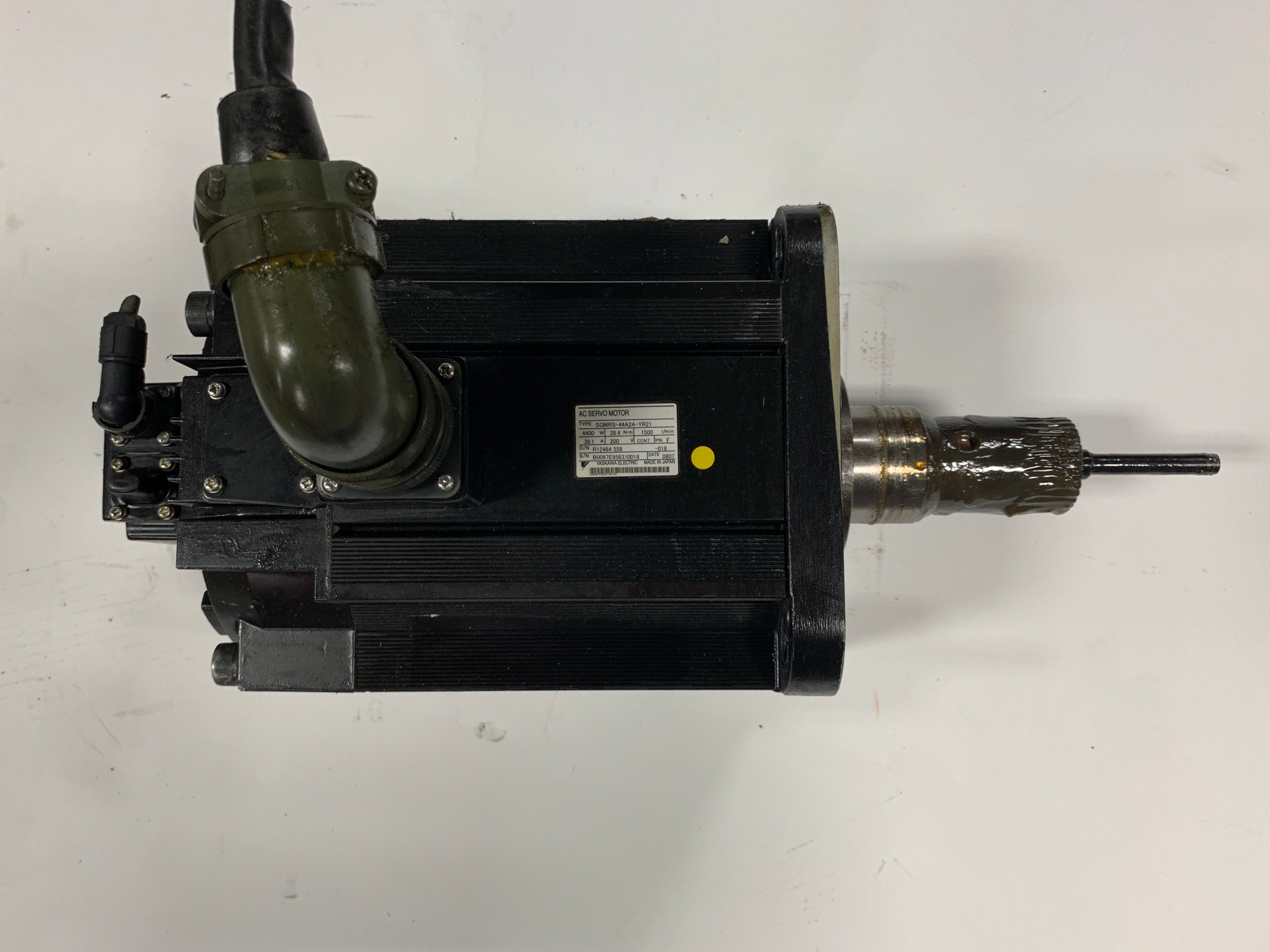 Yaskawa SGMRS-44A2A-YR21 Servo Motor