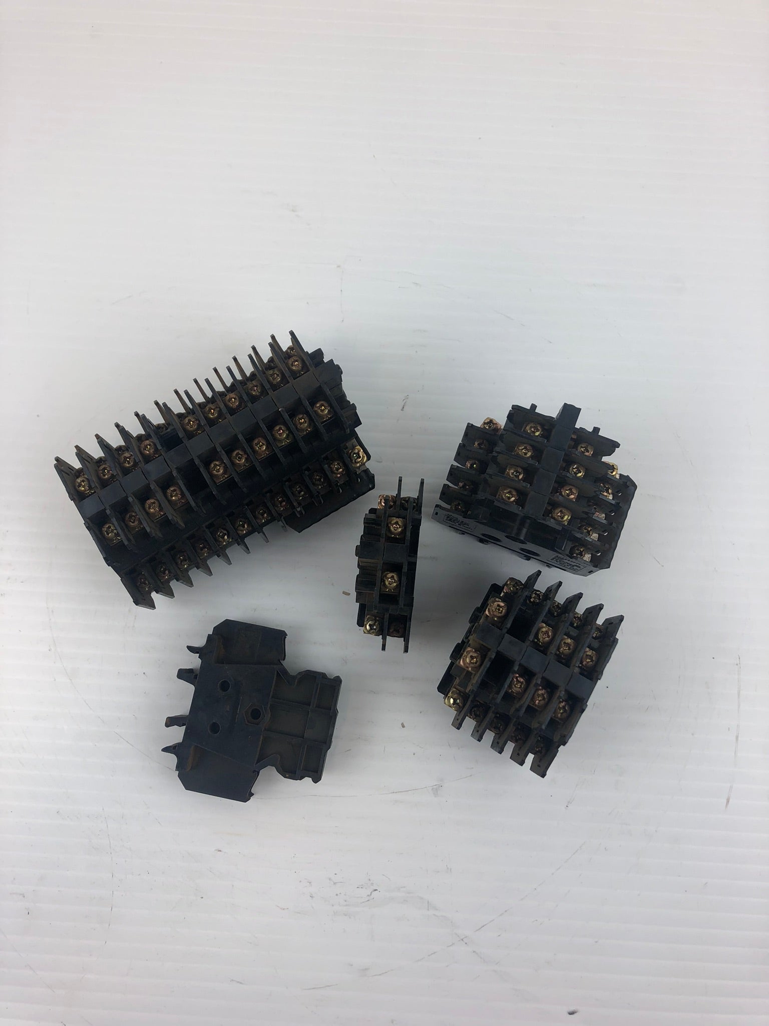 IDEC BND15W Terminal Block (Lot of 26)