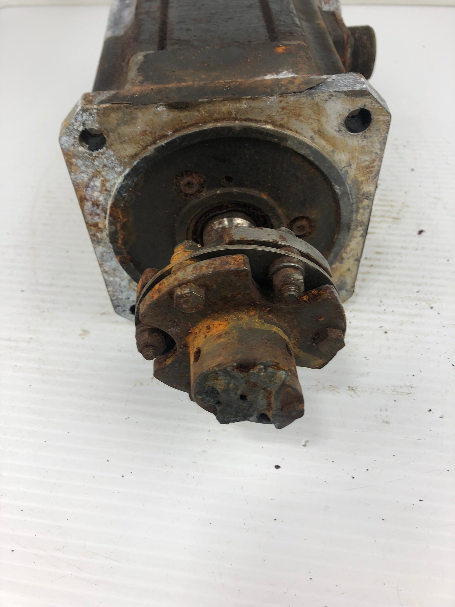 Mitsubishi 44N8CSBN AC Servo Motor HA 83NCS