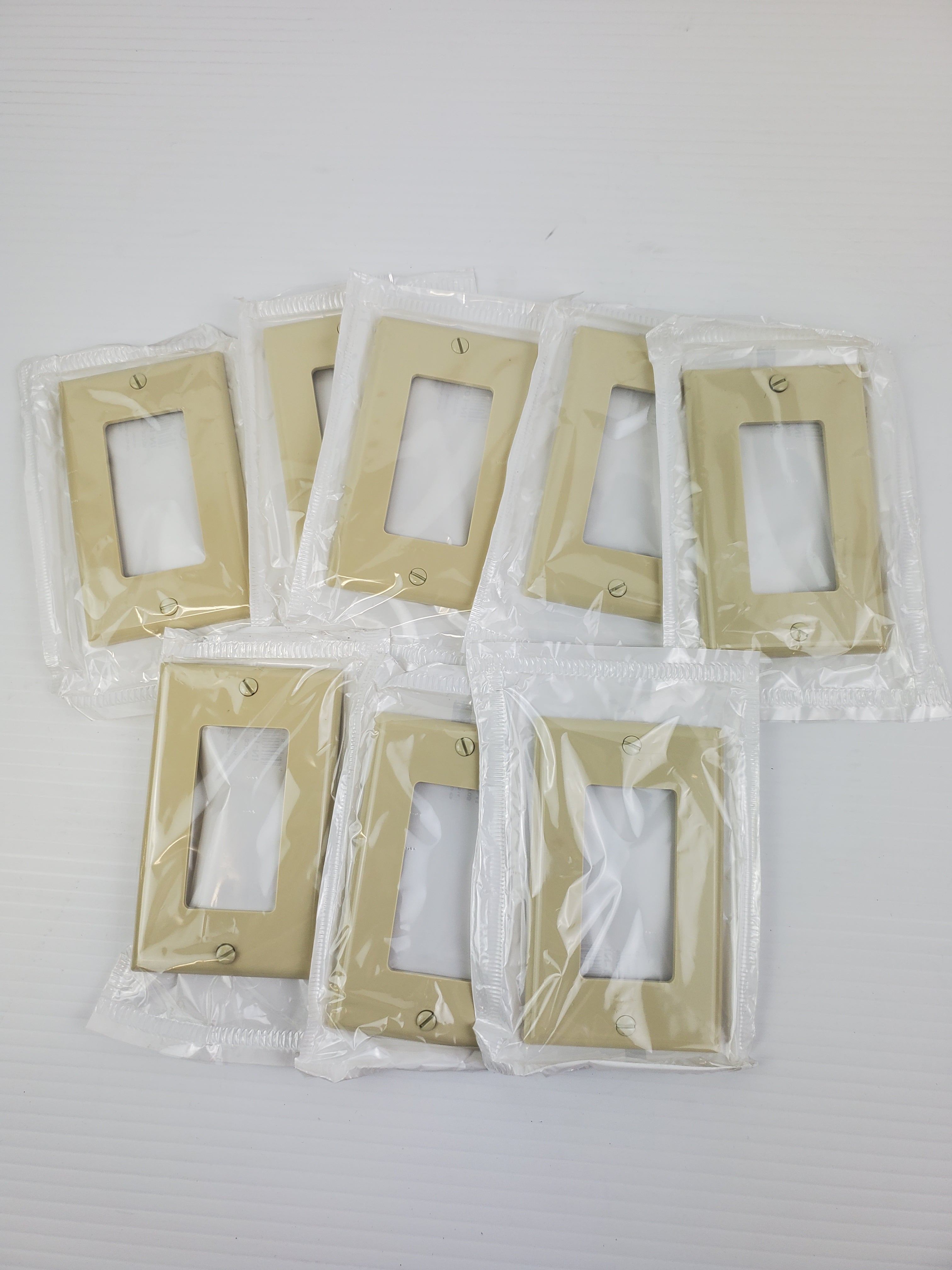 Leviton Almond 122-80401-NW Standard Thermoplastic Wallplate 1 Gang (Lot of 11)