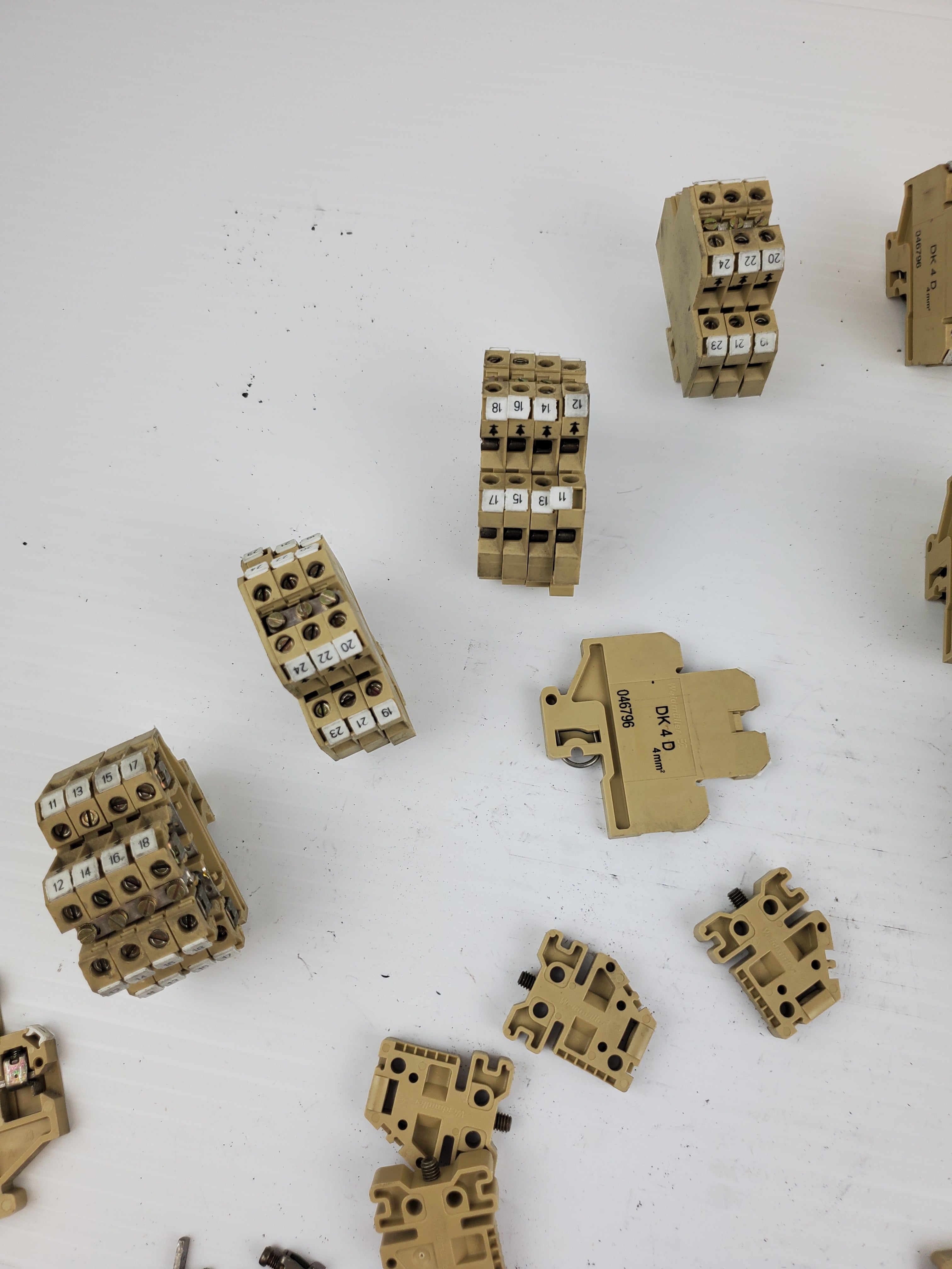 Weidmuller 046796 Terminal Blocks DK 4D 4mm (Lot of 36)