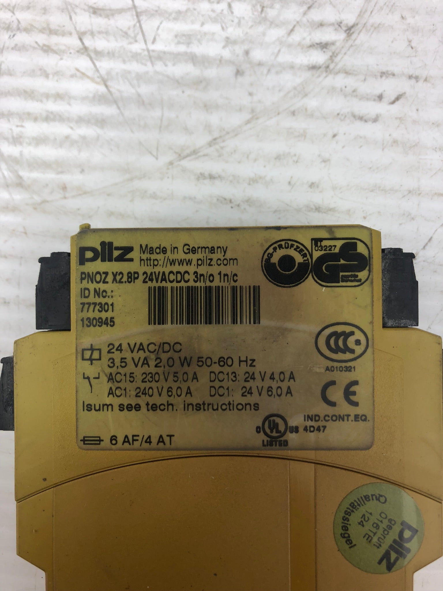 Pilz PNOZ X2.8P Safey Relay 3.5 VA 2.0 W 50/60 Hz