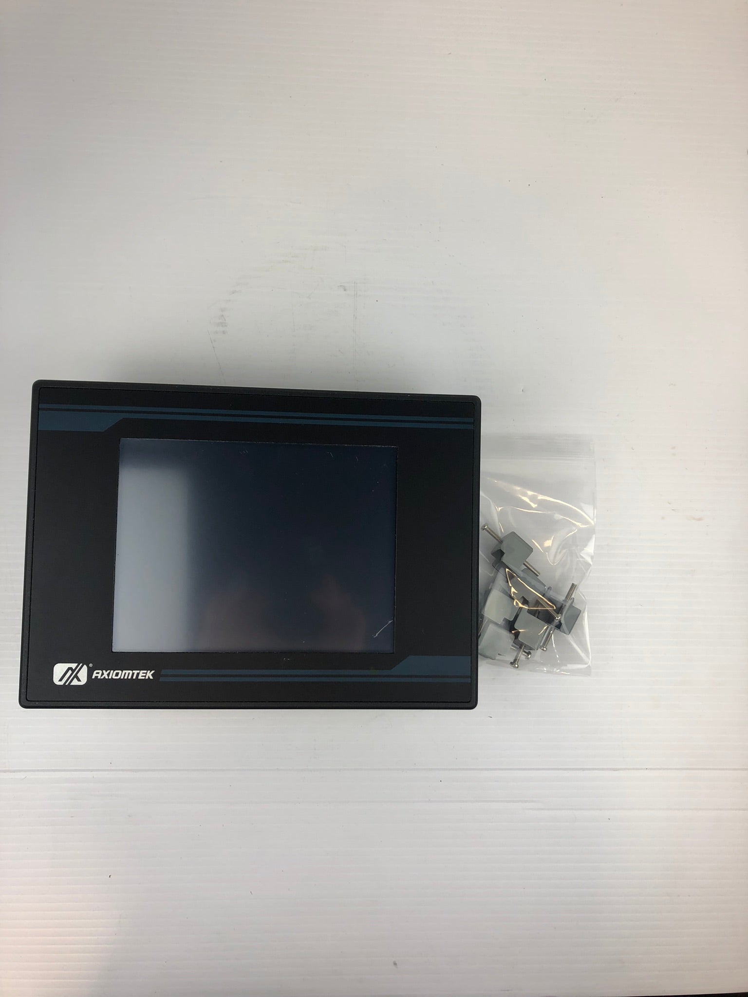 AXIOMTEK GOT-3840TL-512 Touchscreen Panel 18-28 Vdc 3-2A