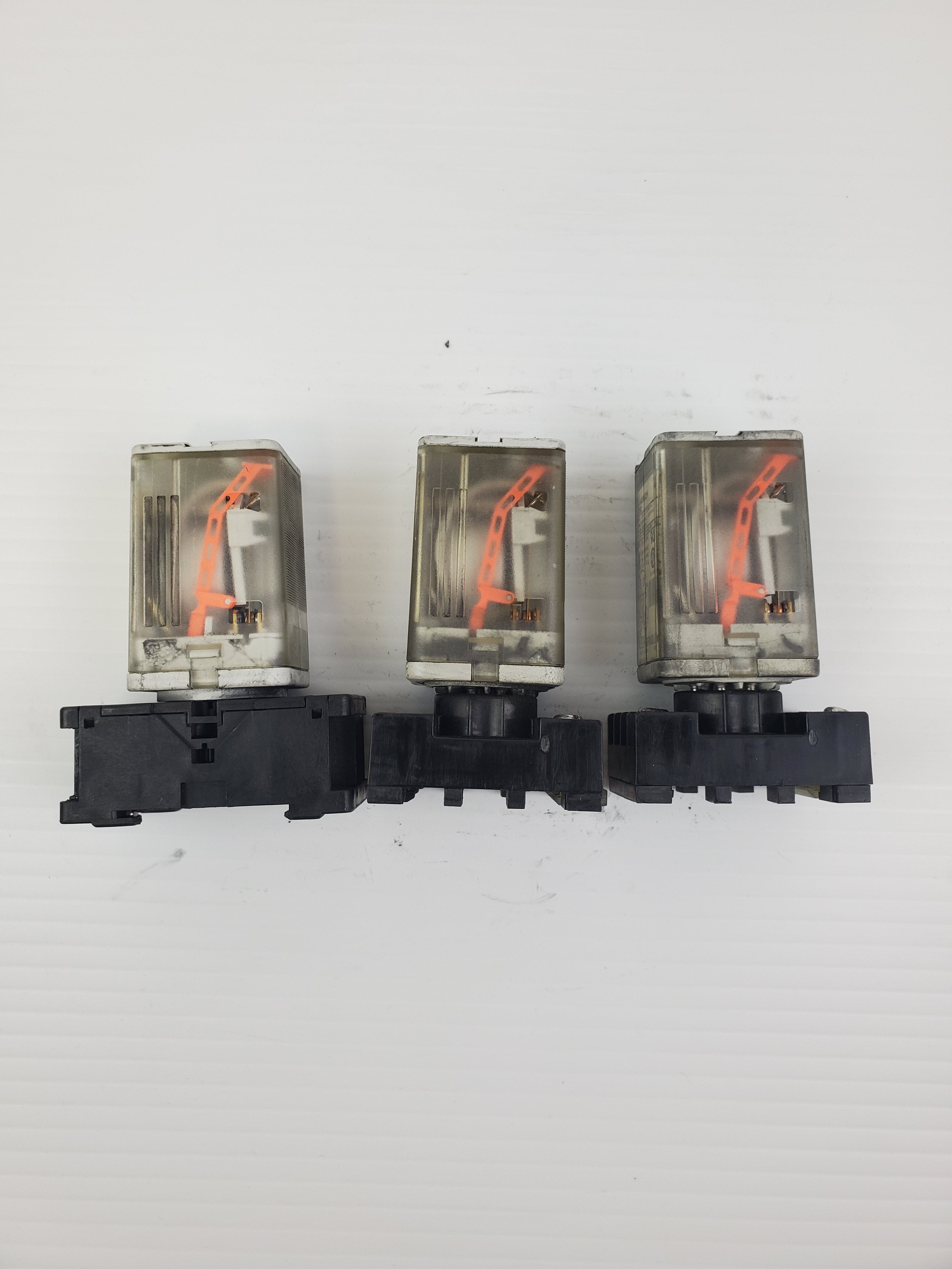 Allen-Bradley 700-HA32Z24 Series A 24VDC Relay With Socket - Lot of 3