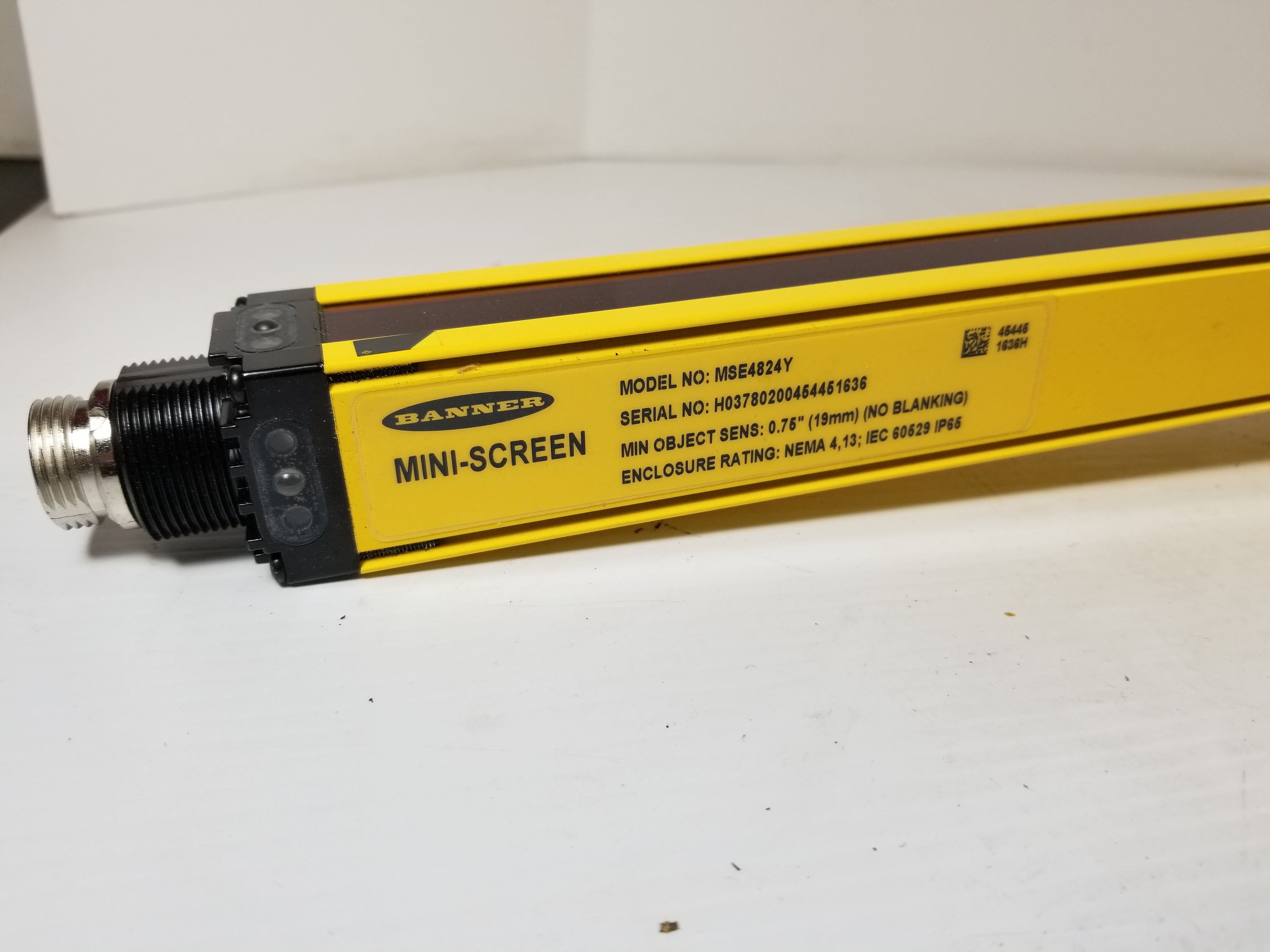 Banner MSE4824Y Mini-Screen Light Emitter Curtain