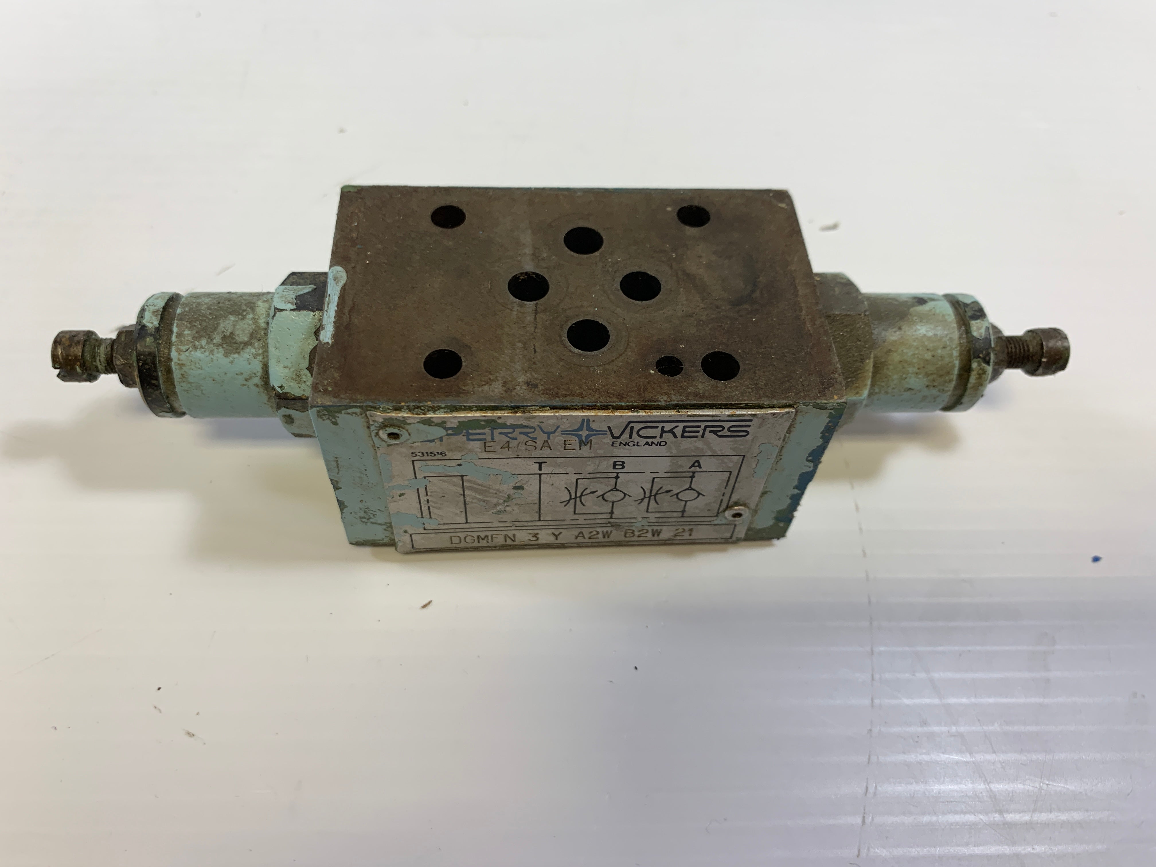 Vickers Flow Control Valve DGMFN 3 7 A2W B2W 21
