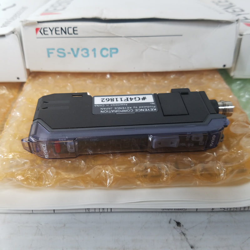 Keyence FS-V31CP Fiber Optic Sensor (Lot of 3)