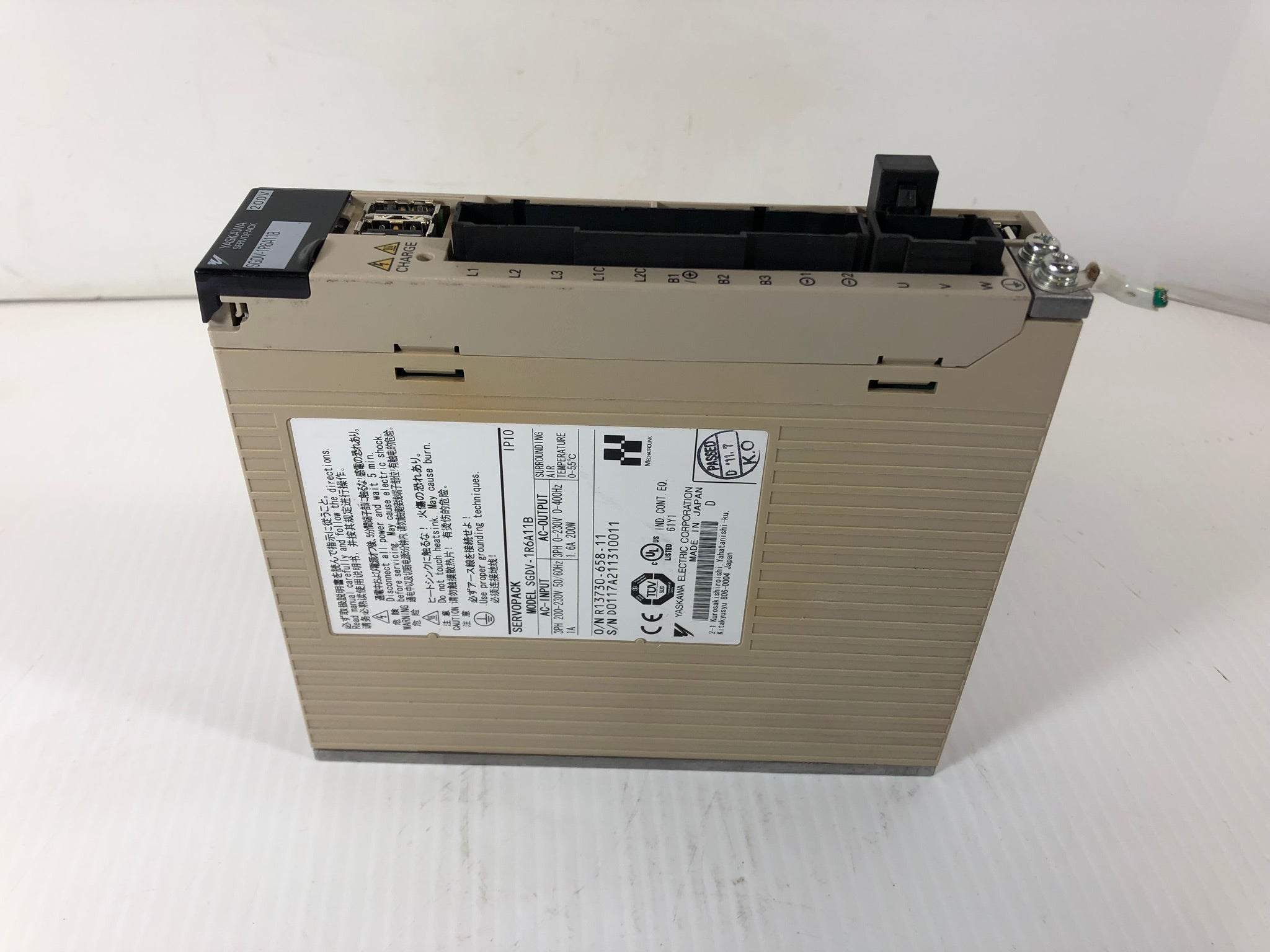 Yaskawa SGDV-1R6A11B Servopack 200V Servo Drive
