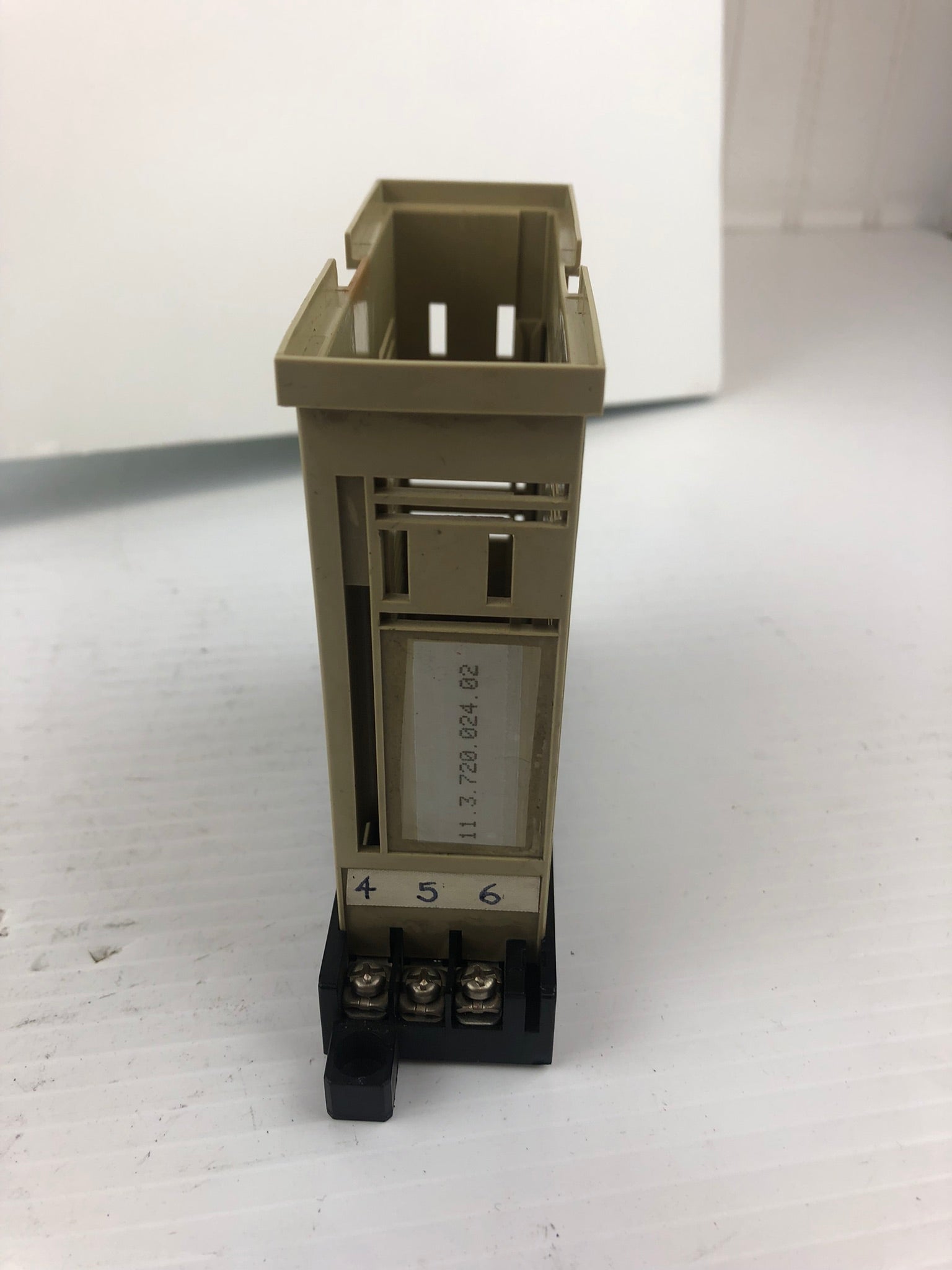 Omron 0220135-0 I/O Module Socket DIN Rail Mount for 3G2A3 Module with Housing