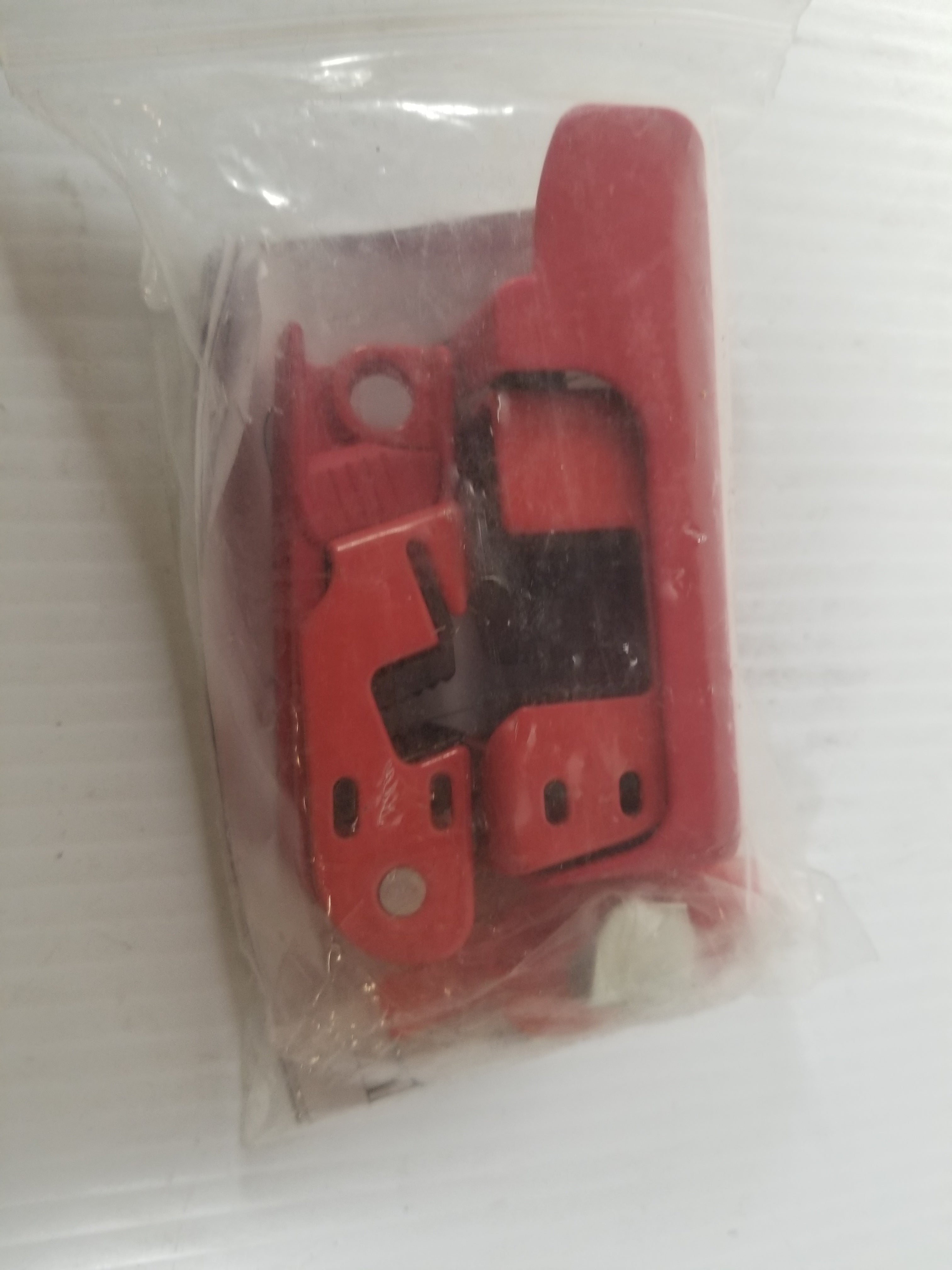 MasterLock 506 2CJK2 Circuit Breaker Lockout