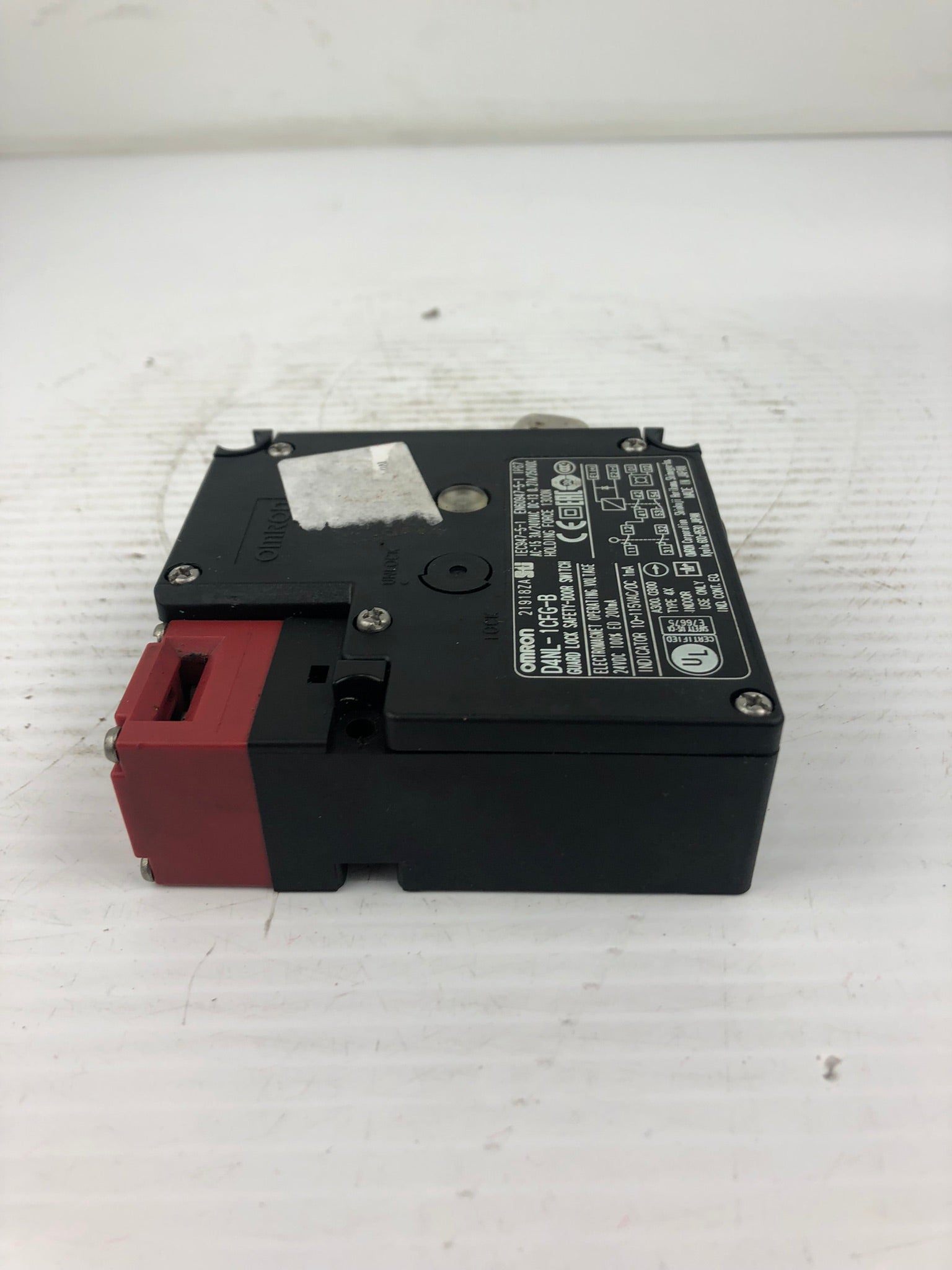 Omron D4NL-1CFG-B Guard Lock Safety-Door Switch 24VDC 100% ED 200mA 21918ZA