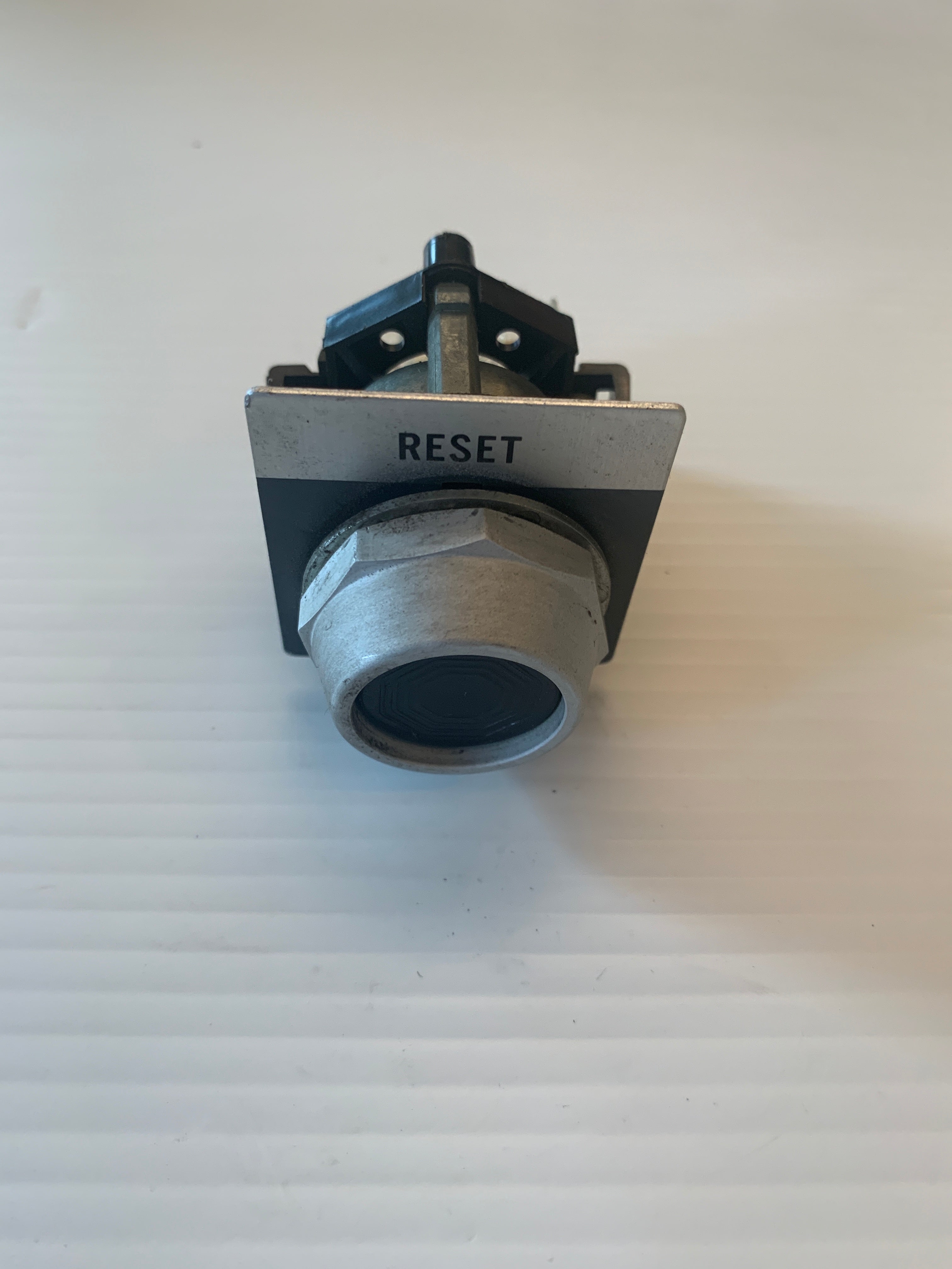 Cutler-Hammer Black Pushbutton HT8A Series B1 A600 P600