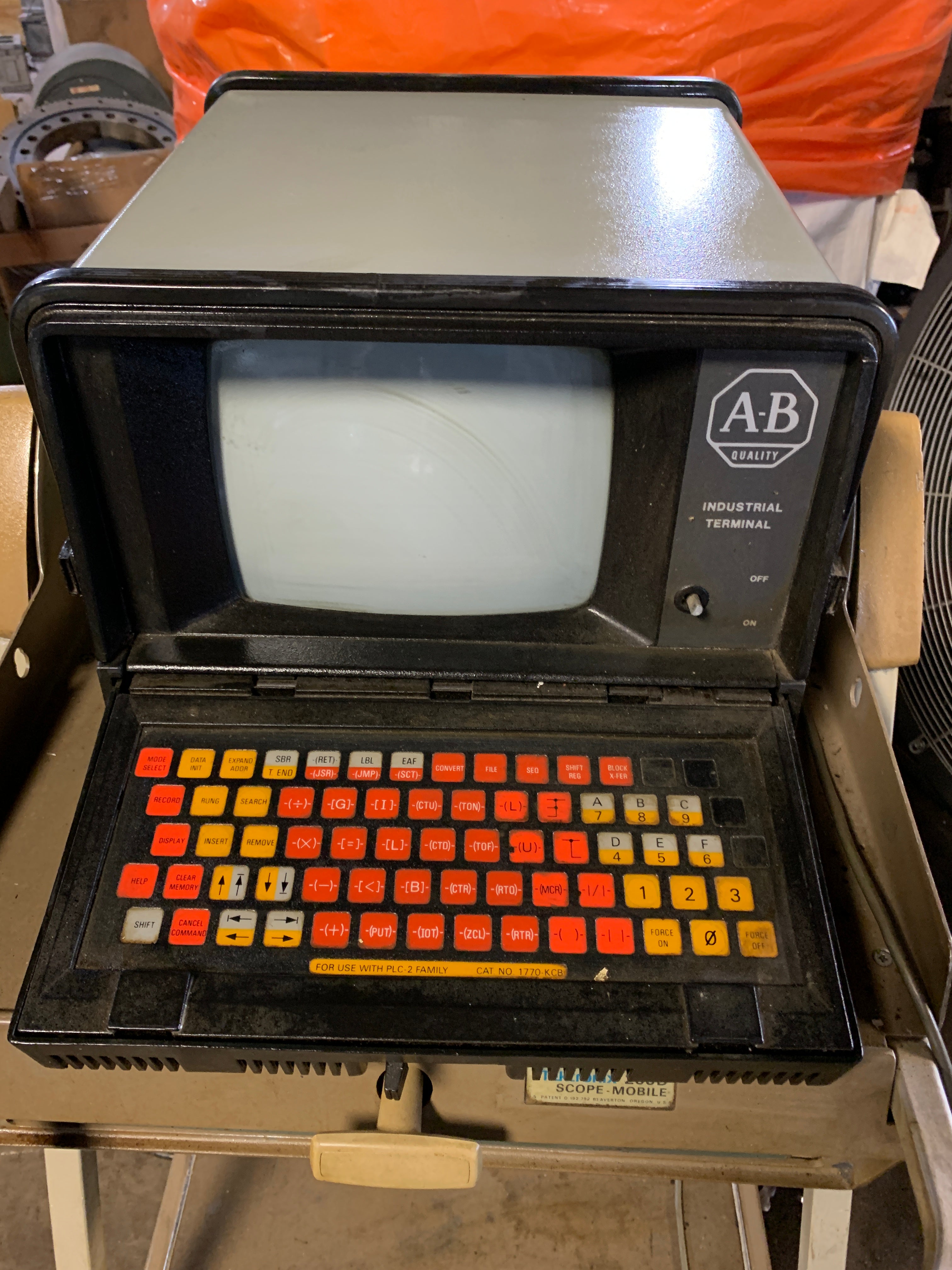 Allen-Bradley 1770-TA Industrial Terminal Monitor and Stand Tektronix 205D