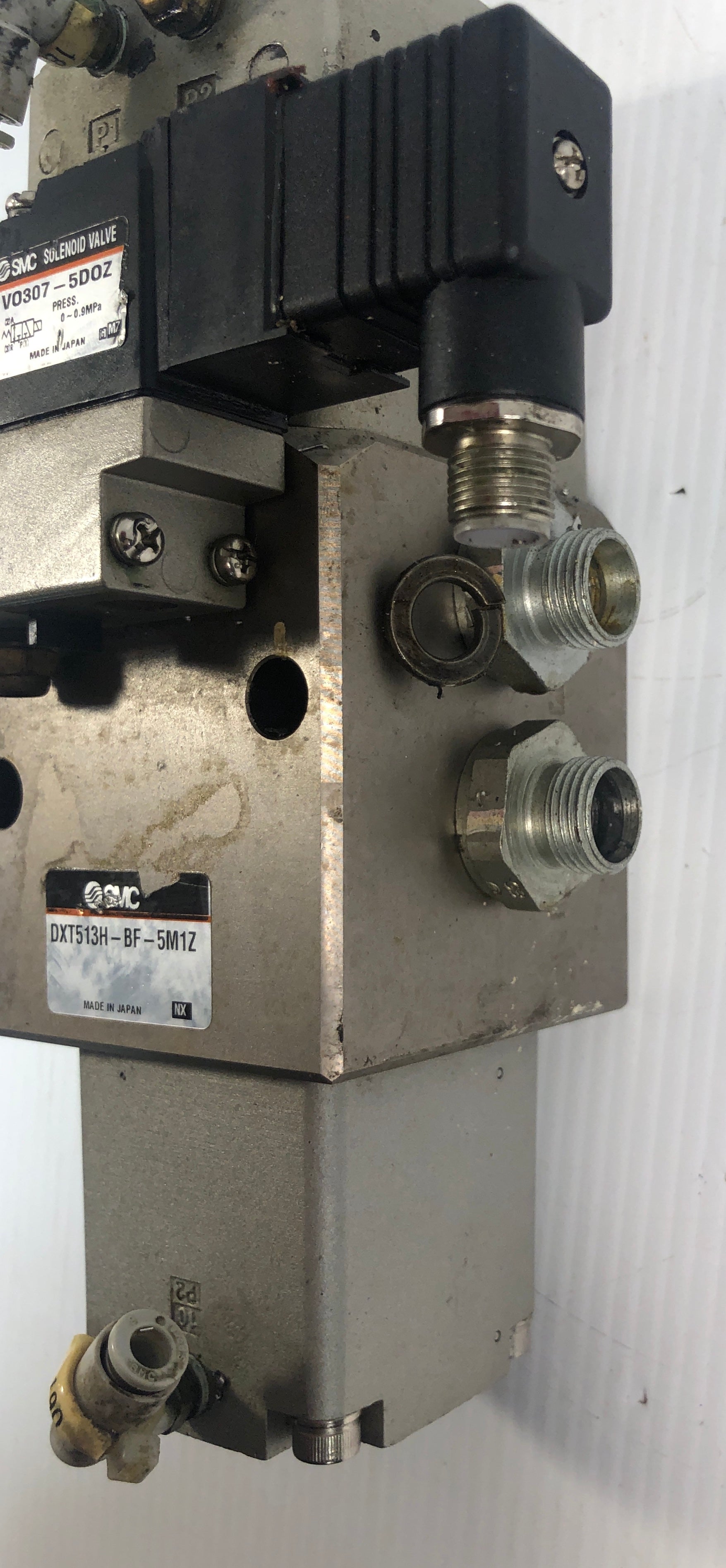 SMC DXT513H-BF-5M1Z Valve Assembly with VO307-5DOZ Solenoid Valve