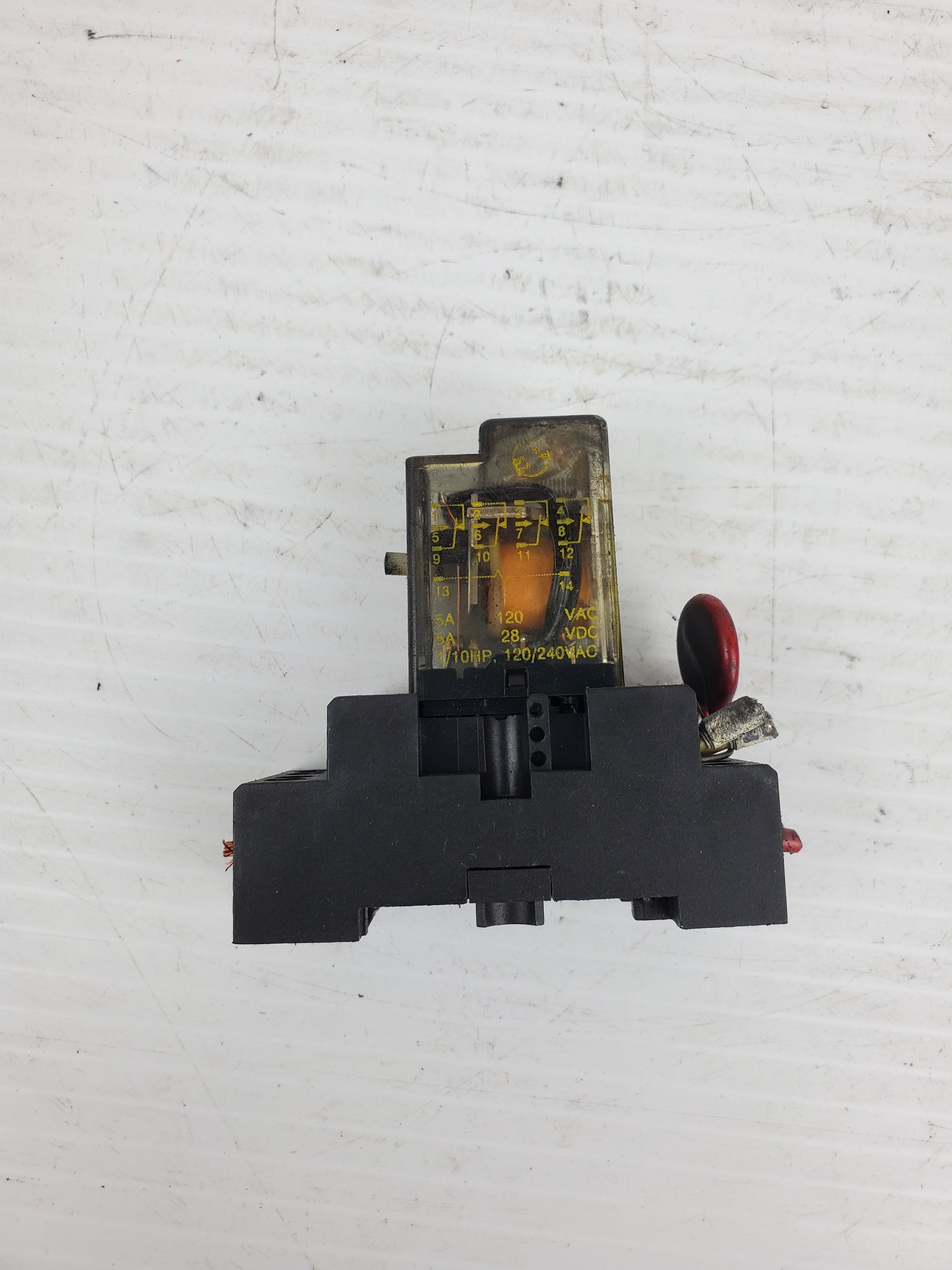 Square D RSD14M1P14V53 Relay with Base 700-HN 103 Series B