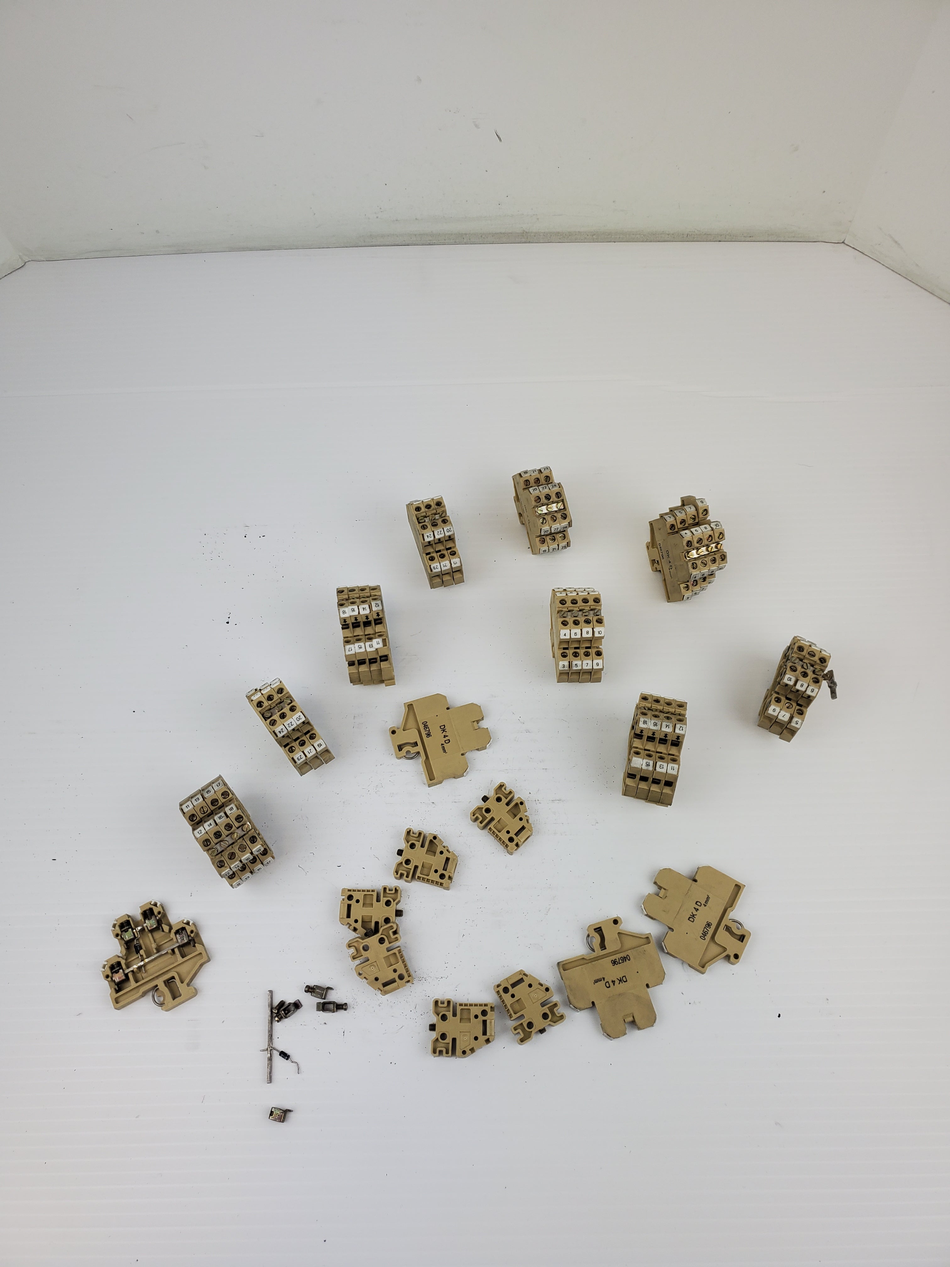 Weidmuller 046796 Terminal Blocks DK 4D 4mm (Lot of 36)
