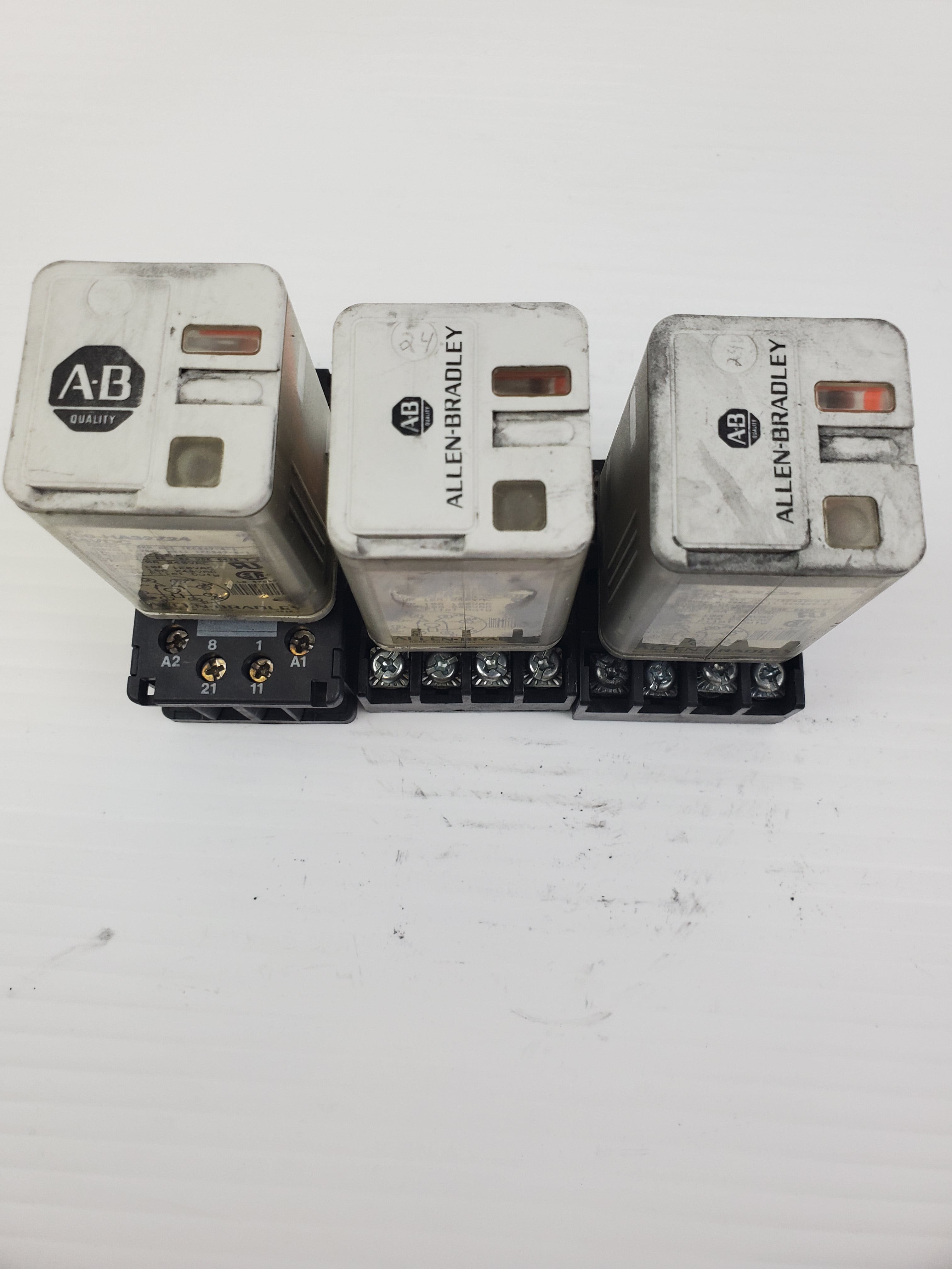 Allen-Bradley 700-HA32Z24 Series A 24VDC Relay With Socket - Lot of 3